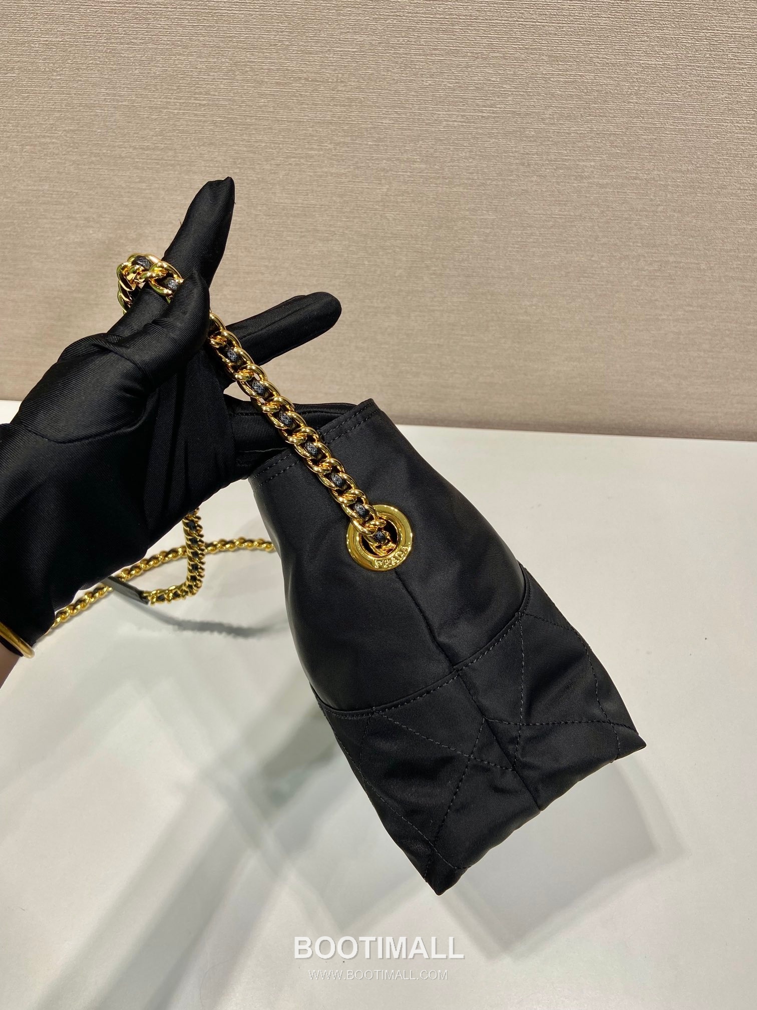 Prada Quilted Nylon Chain Hobo Bag with Vintage Style 프라다 퀼팅 나일론 체인 빈티지 호보백 1BD645 25cm 6