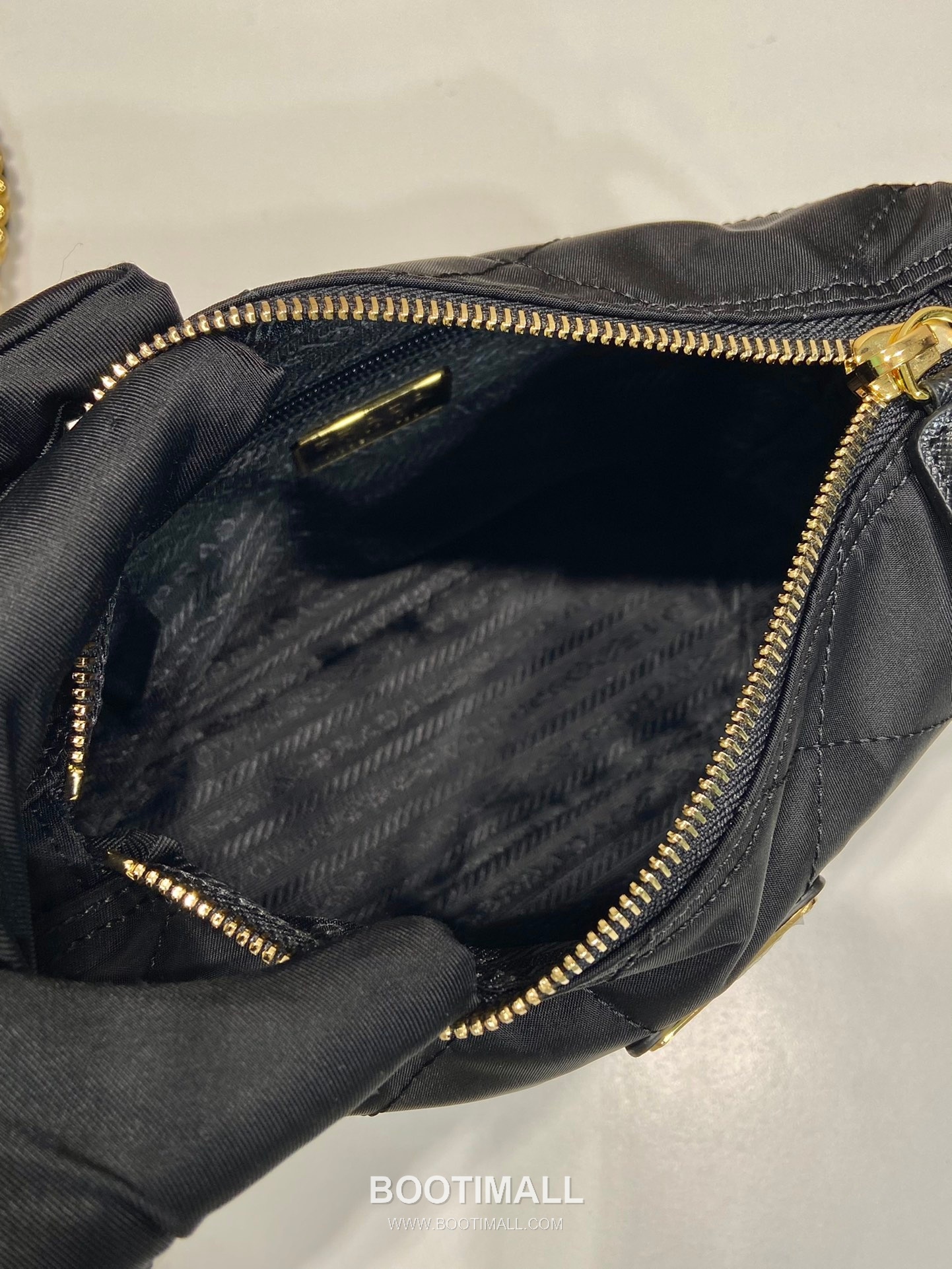 Prada Quilted Nylon Chain Hobo Bag Vintage Style 프라다 퀼팅 나일론 체인 빈티지 호보백 1BD646 22cm 8