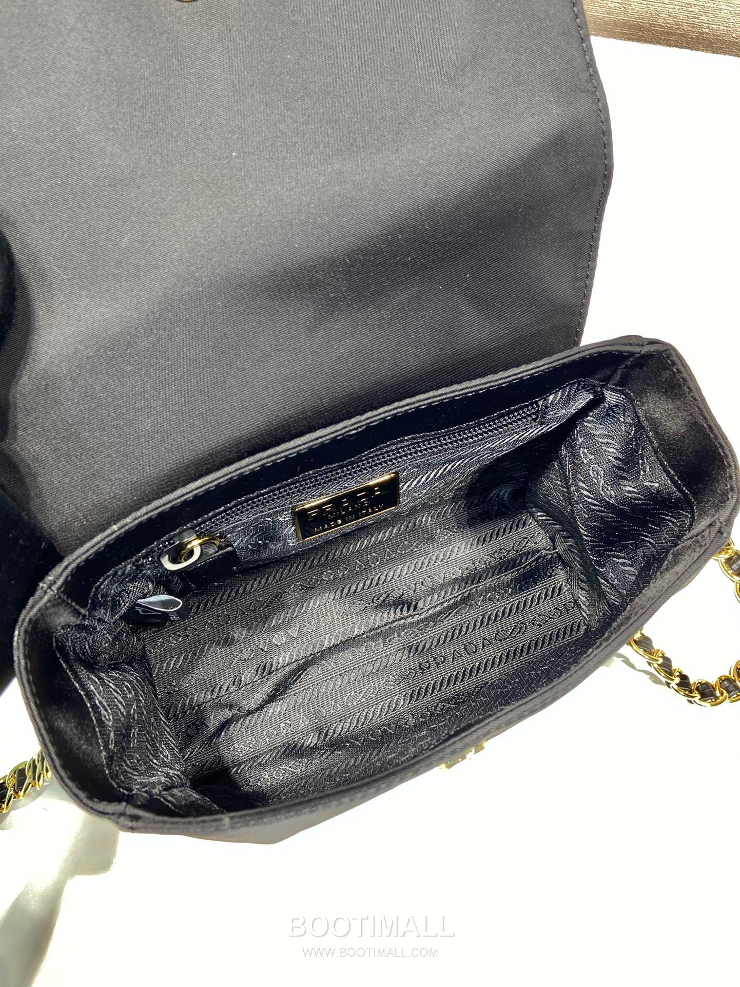Prada Nylon Chain Mini Crossbody Bag Vintage Style 프라다 나일론 체인 빈티지 미니 크로스백 1BD648 18cm 9