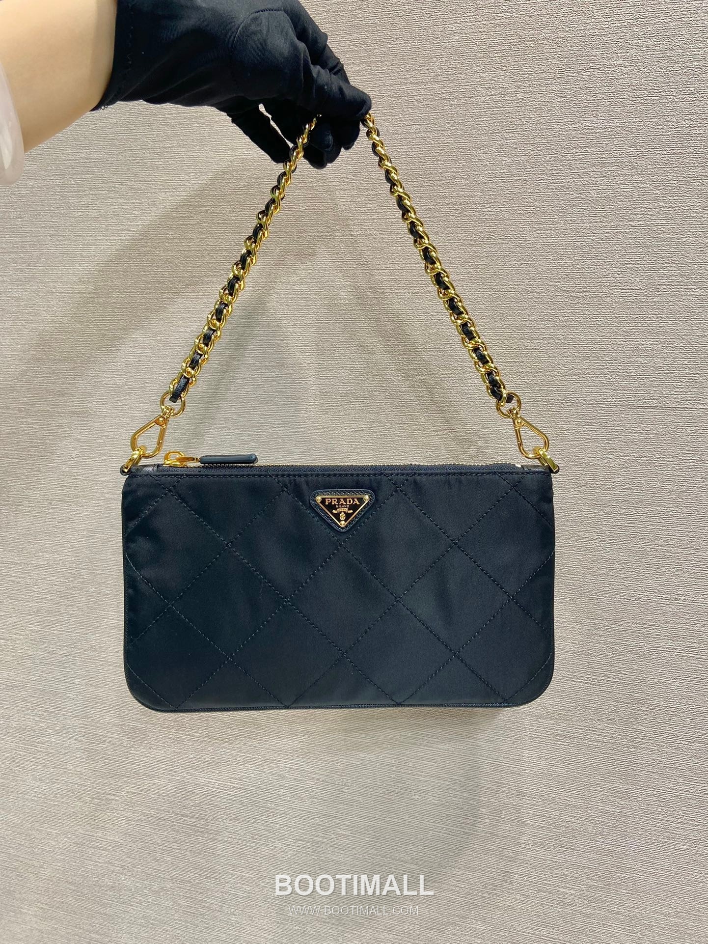Prada Re-Nylon Quilted Hobo Bag with Chain Handle and Triangle Logo 프라다 리나일론 퀼팅 체인핸들 삼각로고 호보백 1NL054 24.5cm 1