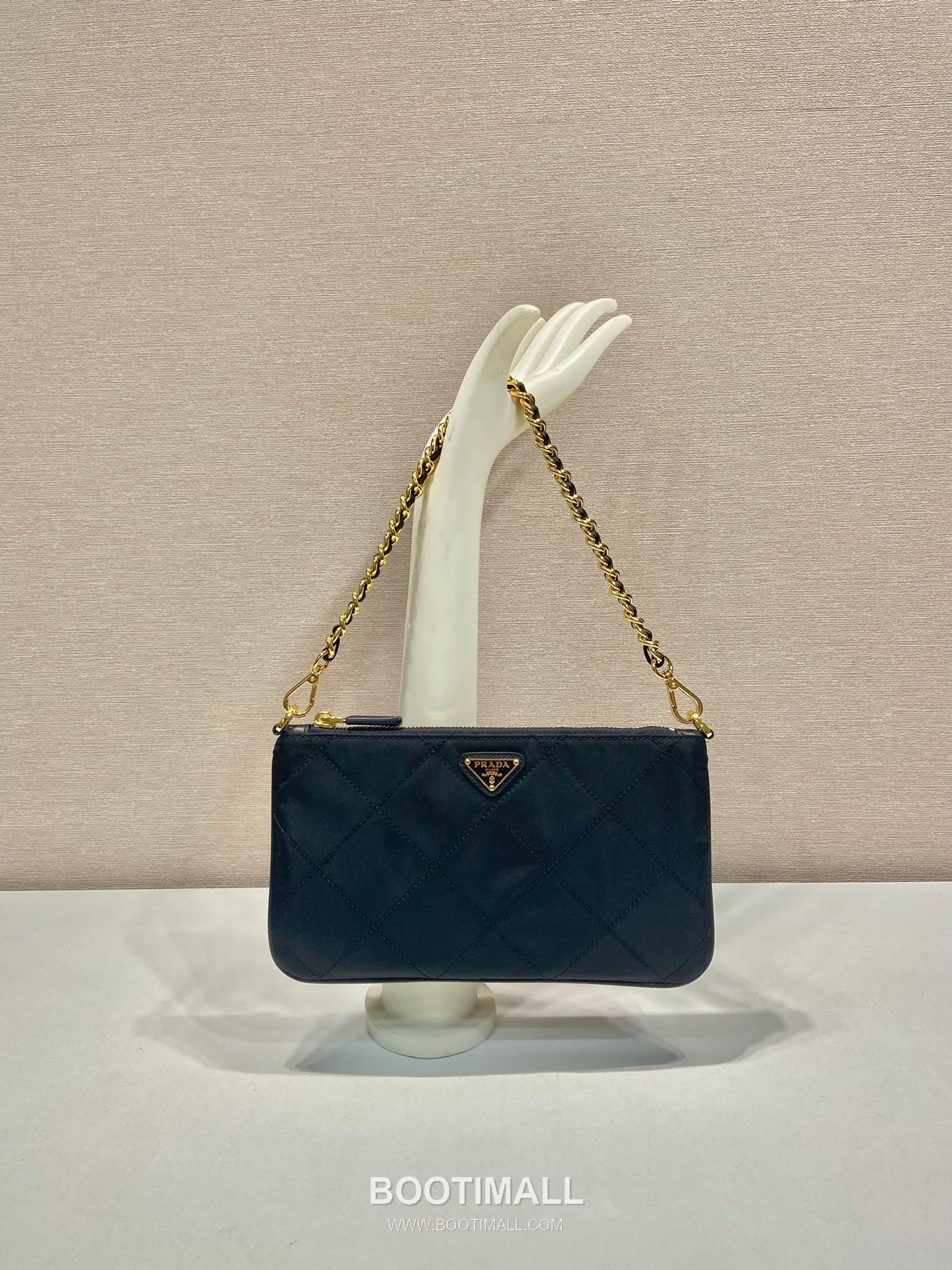 Prada Re-Nylon Quilted Hobo Bag with Chain Handle and Triangle Logo 프라다 리나일론 퀼팅 체인핸들 삼각로고 호보백 1NL054 24.5cm 2