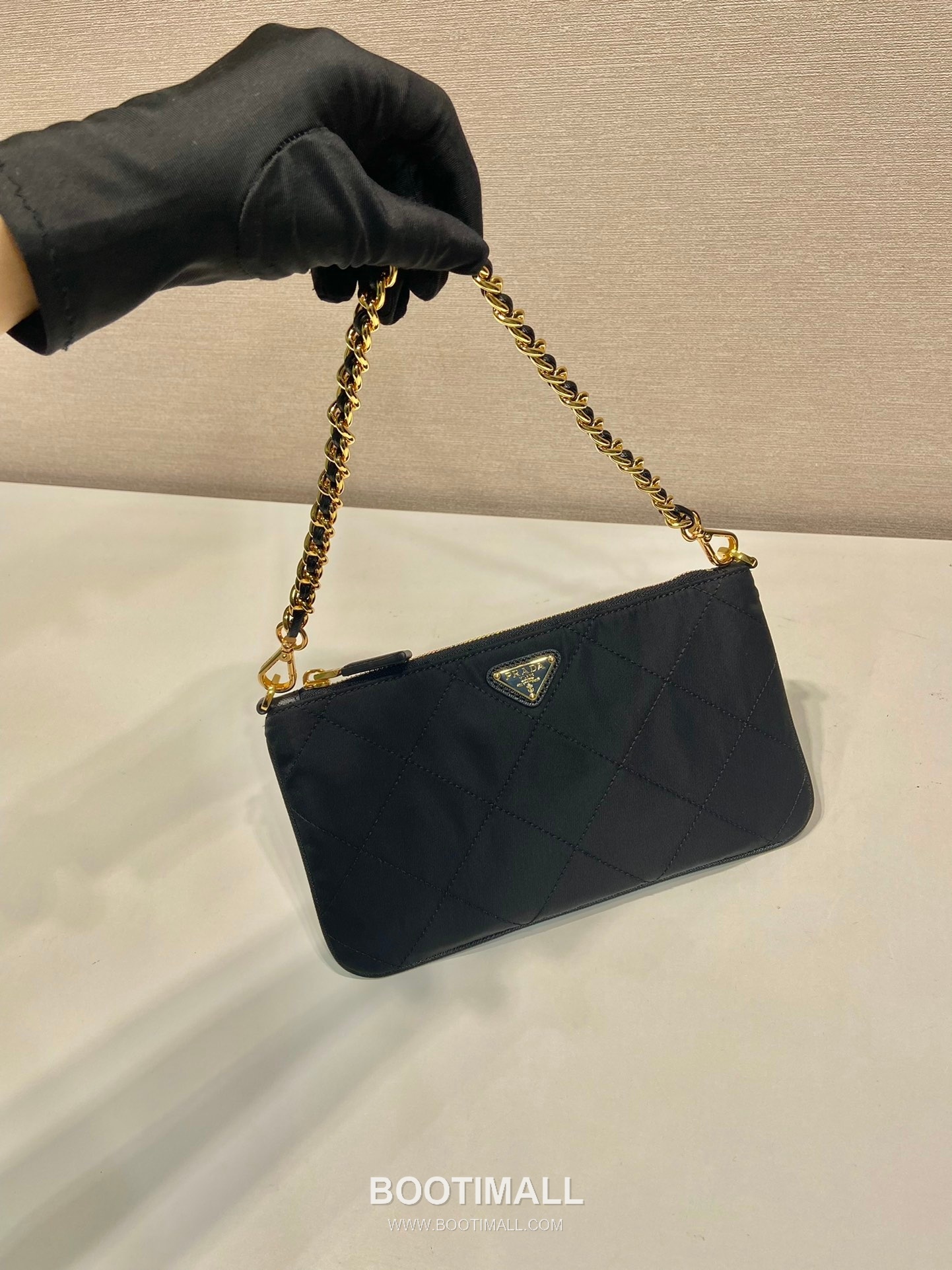 Prada Re-Nylon Quilted Hobo Bag with Chain Handle and Triangle Logo 프라다 리나일론 퀼팅 체인핸들 삼각로고 호보백 1NL054 24.5cm 3