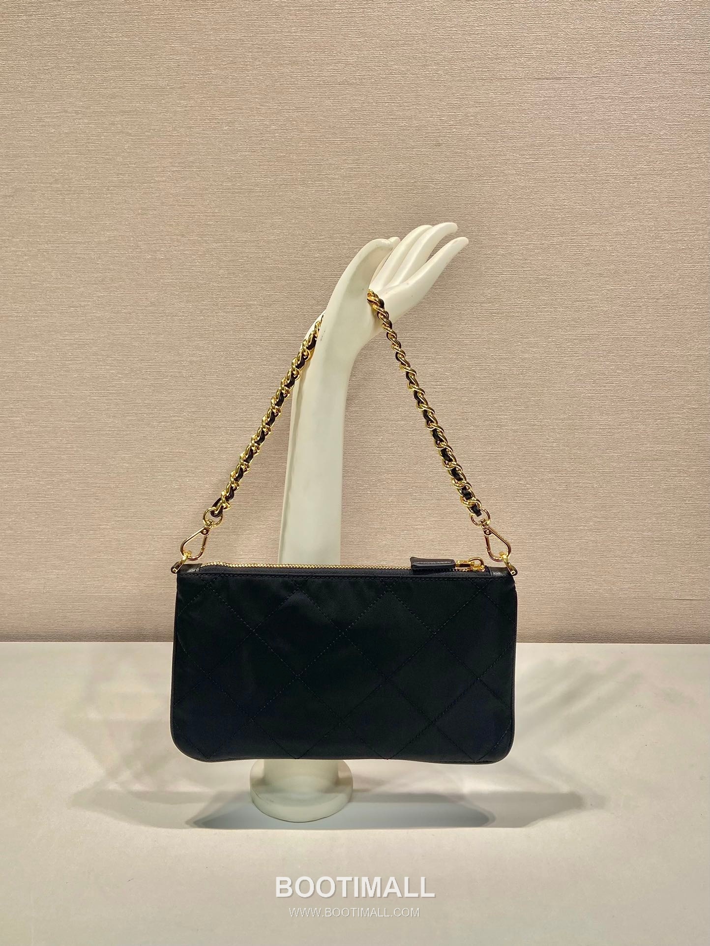 Prada Re-Nylon Quilted Hobo Bag with Chain Handle and Triangle Logo 프라다 리나일론 퀼팅 체인핸들 삼각로고 호보백 1NL054 24.5cm 5