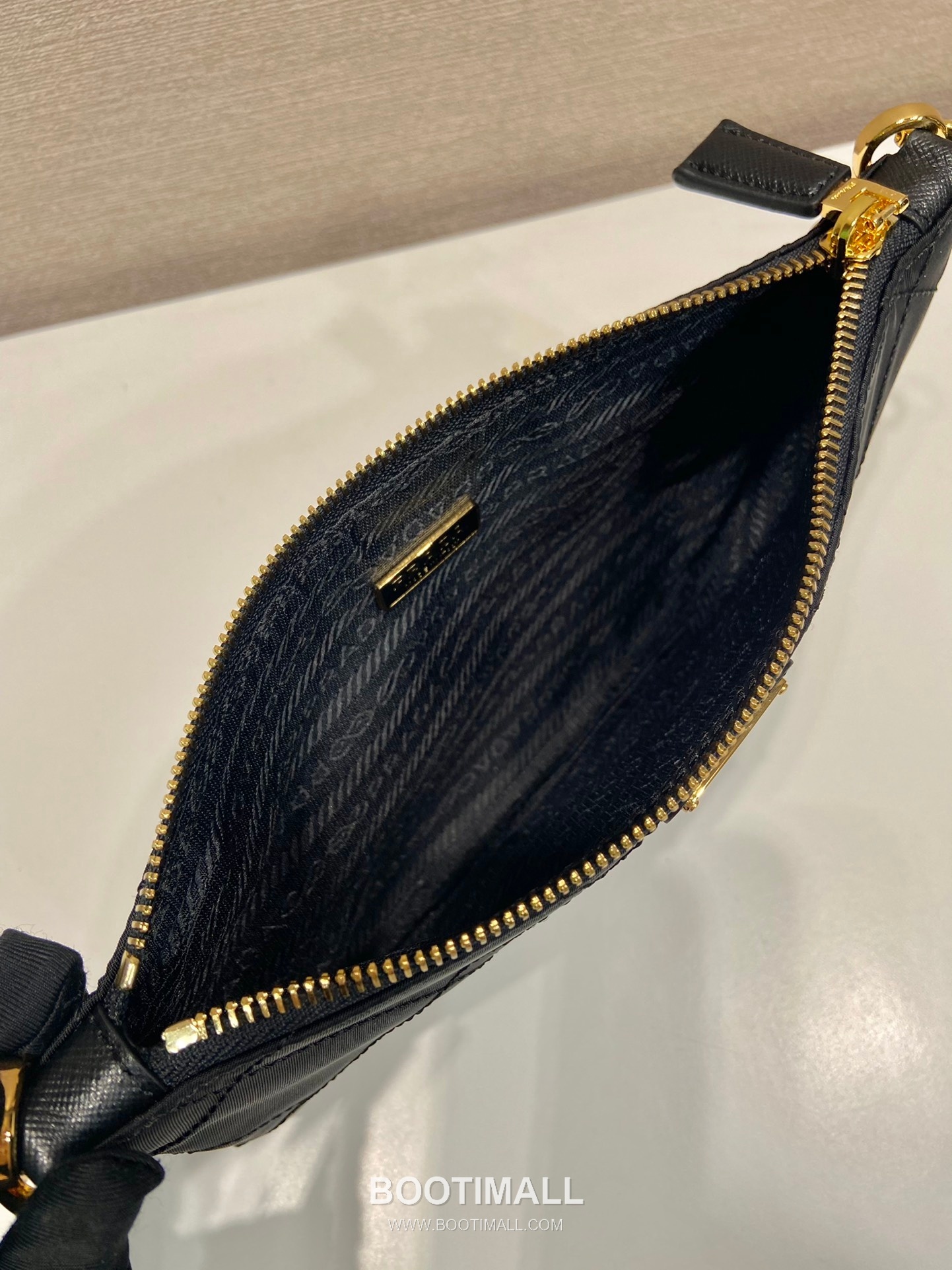 Prada Re-Nylon Quilted Hobo Bag with Chain Handle and Triangle Logo 프라다 리나일론 퀼팅 체인핸들 삼각로고 호보백 1NL054 24.5cm 9