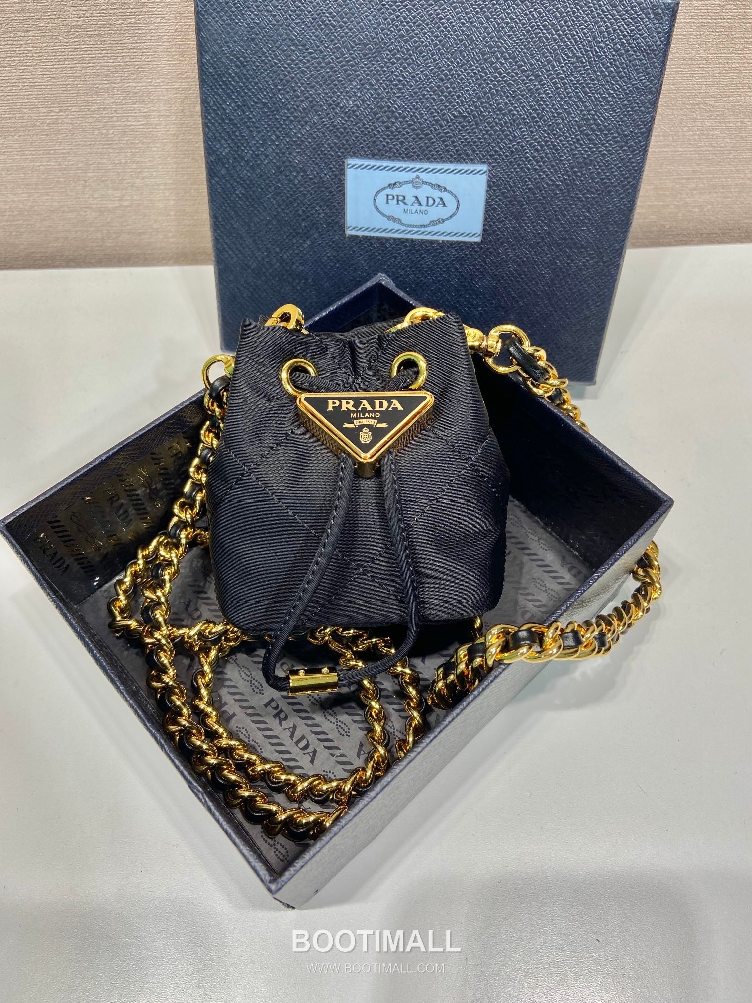 Prada Re-Nylon Quilted Bucket Bag with Chain Strap and Triangle Logo 프라다 리나일론 퀼팅 체인스트랩 삼각로고 버킷백 1NR016 10cm 1