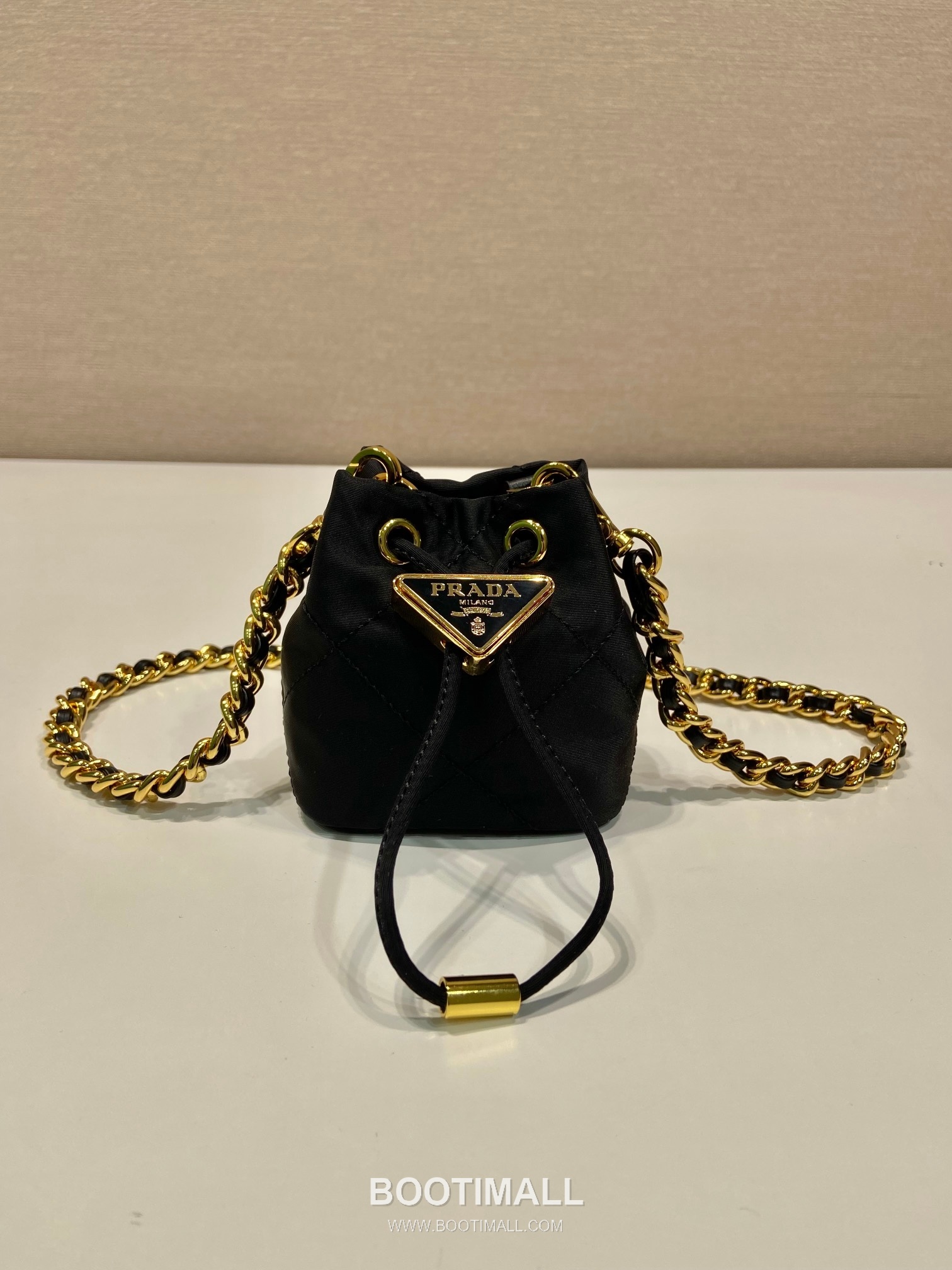 Prada Re-Nylon Quilted Bucket Bag with Chain Strap and Triangle Logo 프라다 리나일론 퀼팅 체인스트랩 삼각로고 버킷백 1NR016 10cm 3