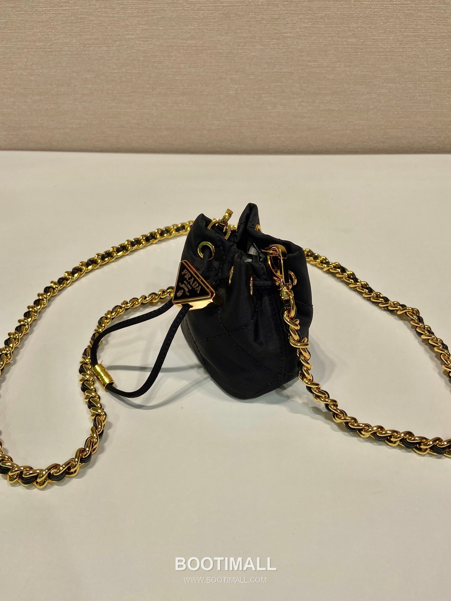 Prada Re-Nylon Quilted Bucket Bag with Chain Strap and Triangle Logo 프라다 리나일론 퀼팅 체인스트랩 삼각로고 버킷백 1NR016 10cm 5