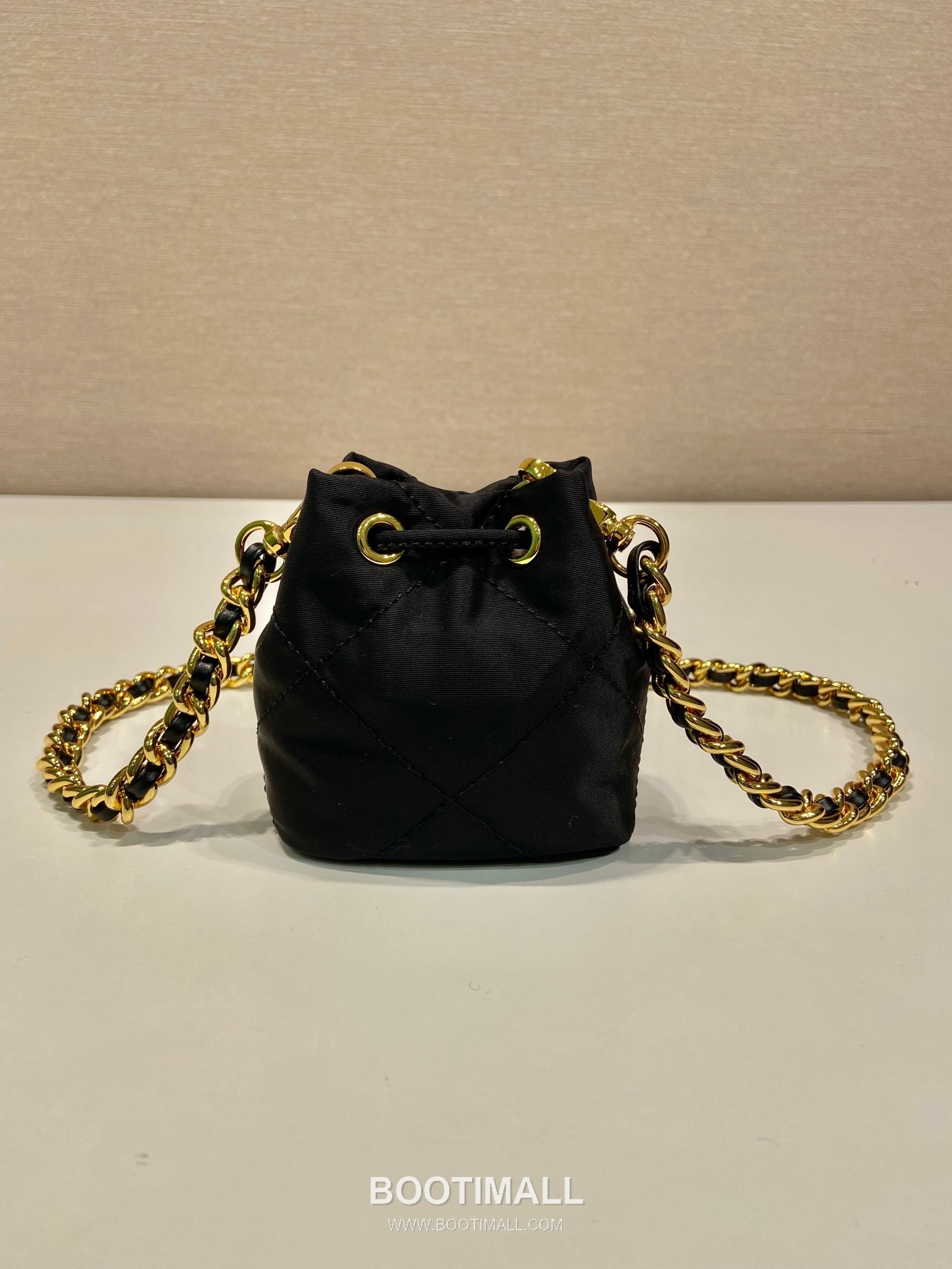 Prada Re-Nylon Quilted Bucket Bag with Chain Strap and Triangle Logo 프라다 리나일론 퀼팅 체인스트랩 삼각로고 버킷백 1NR016 10cm 6