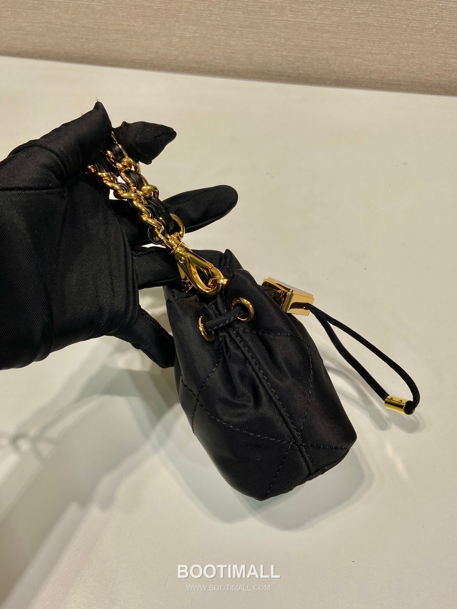 Prada Re-Nylon Quilted Bucket Bag with Chain Strap and Triangle Logo 프라다 리나일론 퀼팅 체인스트랩 삼각로고 버킷백 1NR016 10cm 7