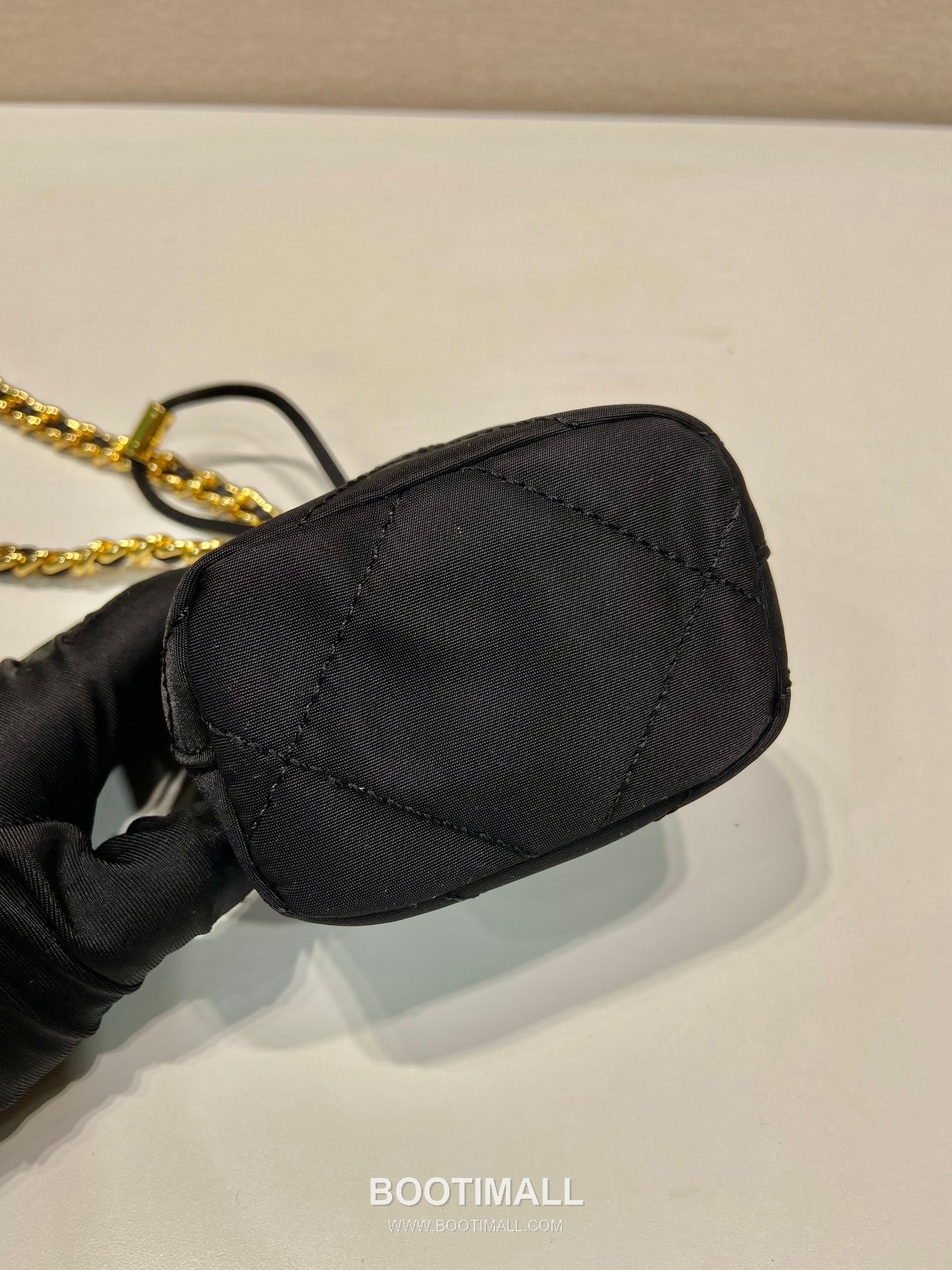 Prada Re-Nylon Quilted Bucket Bag with Chain Strap and Triangle Logo 프라다 리나일론 퀼팅 체인스트랩 삼각로고 버킷백 1NR016 10cm 8