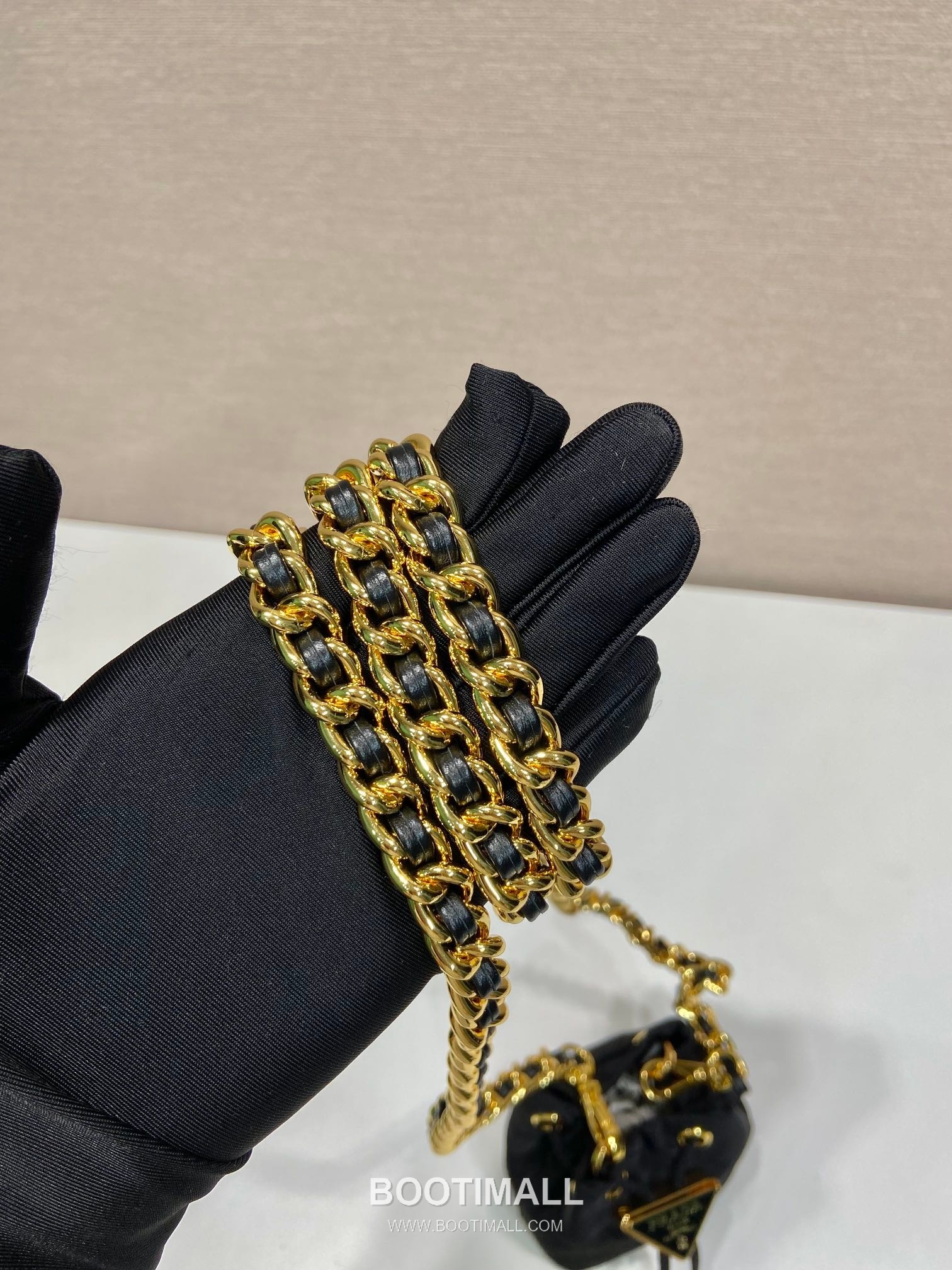 Prada Re-Nylon Quilted Bucket Bag with Chain Strap and Triangle Logo 프라다 리나일론 퀼팅 체인스트랩 삼각로고 버킷백 1NR016 10cm 9