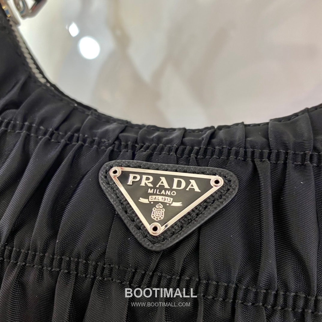 Prada Nylon Pleated Hobo Bag with Minimal Design 프라다 나일론 플리츠 미니멀 호보백 1NE204 22cm 8
