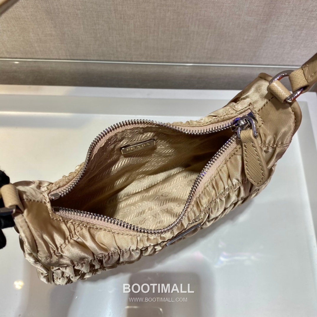 Prada Nylon Pleated Hobo Bag with Minimal Design 프라다 나일론 플리츠 미니멀 호보백 1NE204 22cm 9