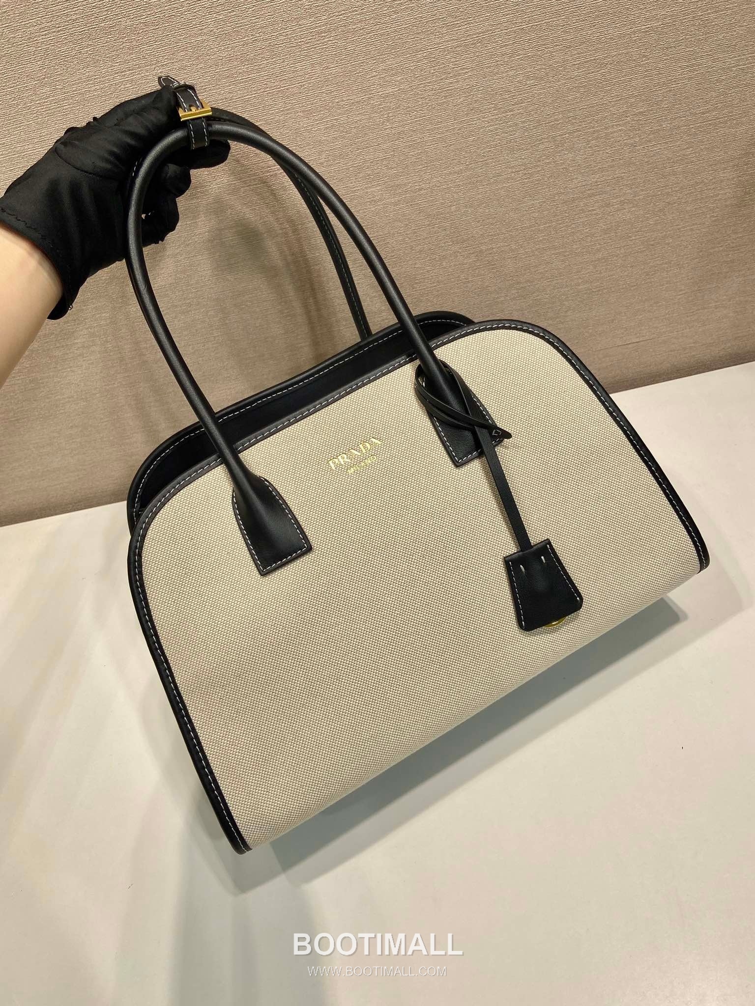 Prada Calfskin Linen Blend Oversize Tote Bag with Minimal Design 프라다 카프스킨 린넨 블렌드 오버사이즈 미니멀 토트백 1BG572 35cm 3