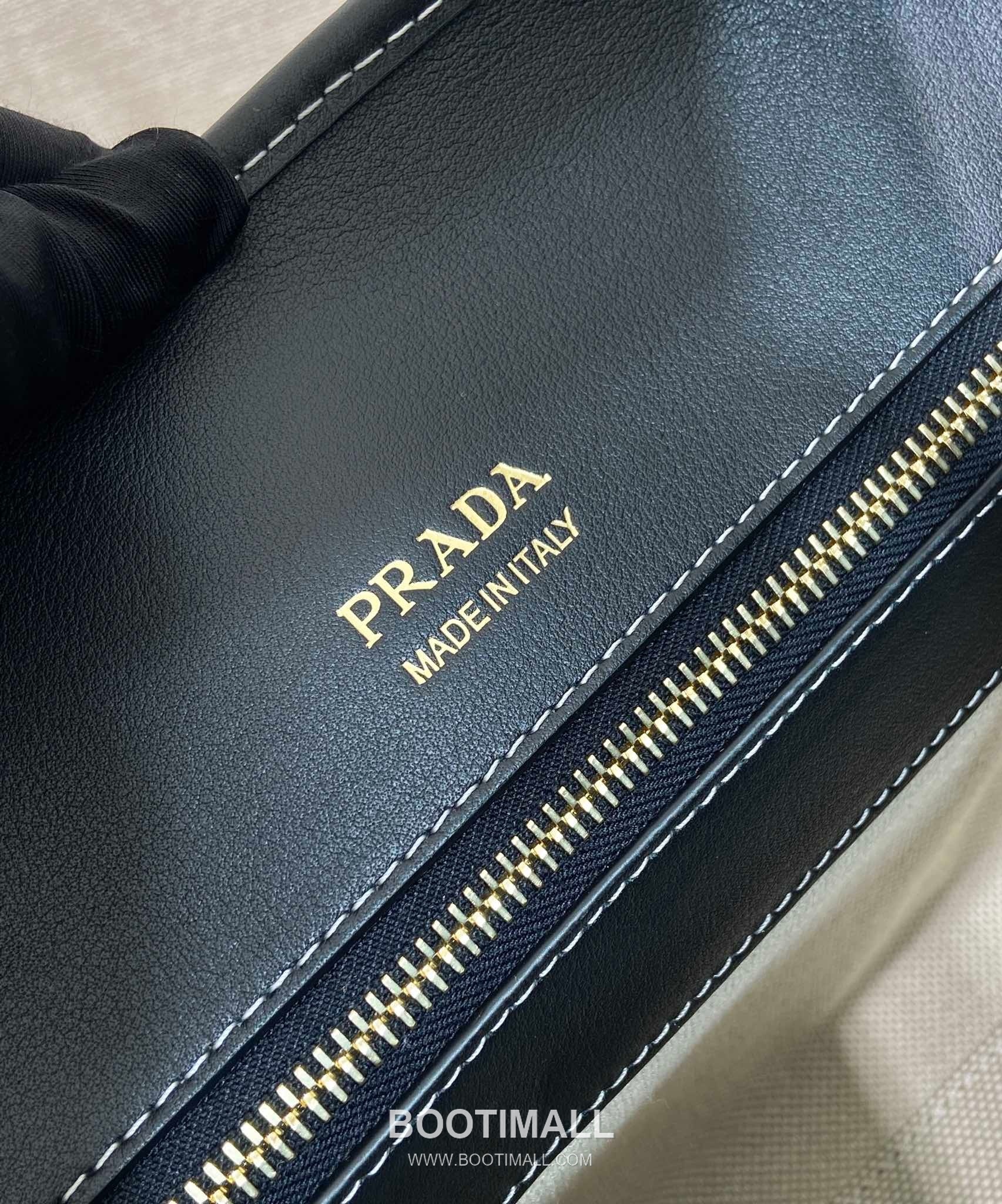 Prada Calfskin Linen Blend Oversize Tote Bag with Minimal Design 프라다 카프스킨 린넨 블렌드 오버사이즈 미니멀 토트백 1BG572 35cm 9