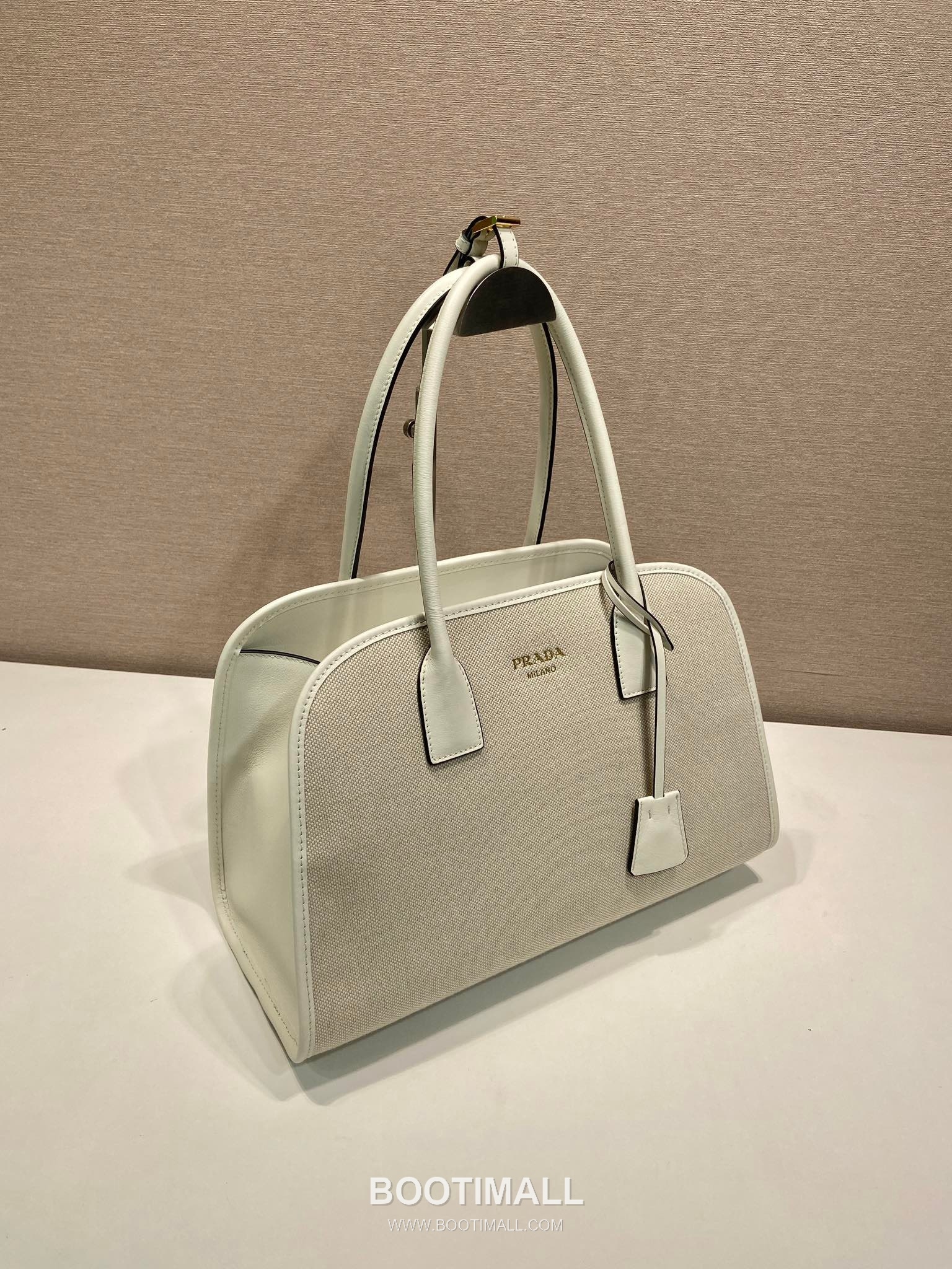 Prada Calfskin Linen Blend Oversize Tote Bag with Minimal Design 프라다 카프스킨 린넨 블렌드 오버사이즈 미니멀 토트백 1BG572 35cm 2