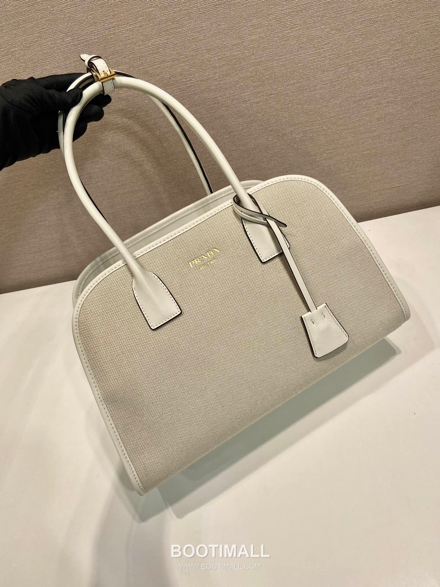 Prada Calfskin Linen Blend Oversize Tote Bag with Minimal Design 프라다 카프스킨 린넨 블렌드 오버사이즈 미니멀 토트백 1BG572 35cm 3
