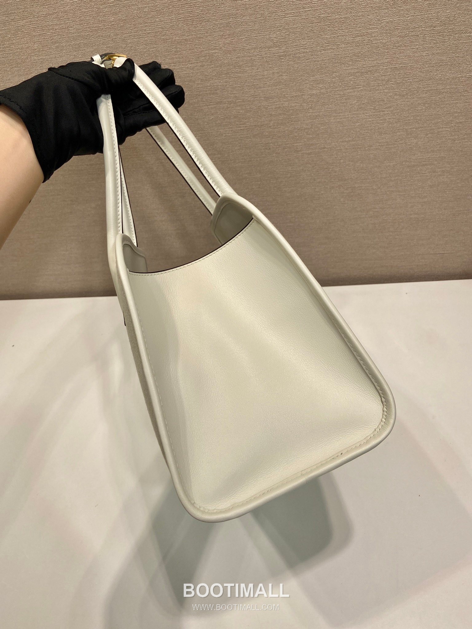 Prada Calfskin Linen Blend Oversize Tote Bag with Minimal Design 프라다 카프스킨 린넨 블렌드 오버사이즈 미니멀 토트백 1BG572 35cm 5