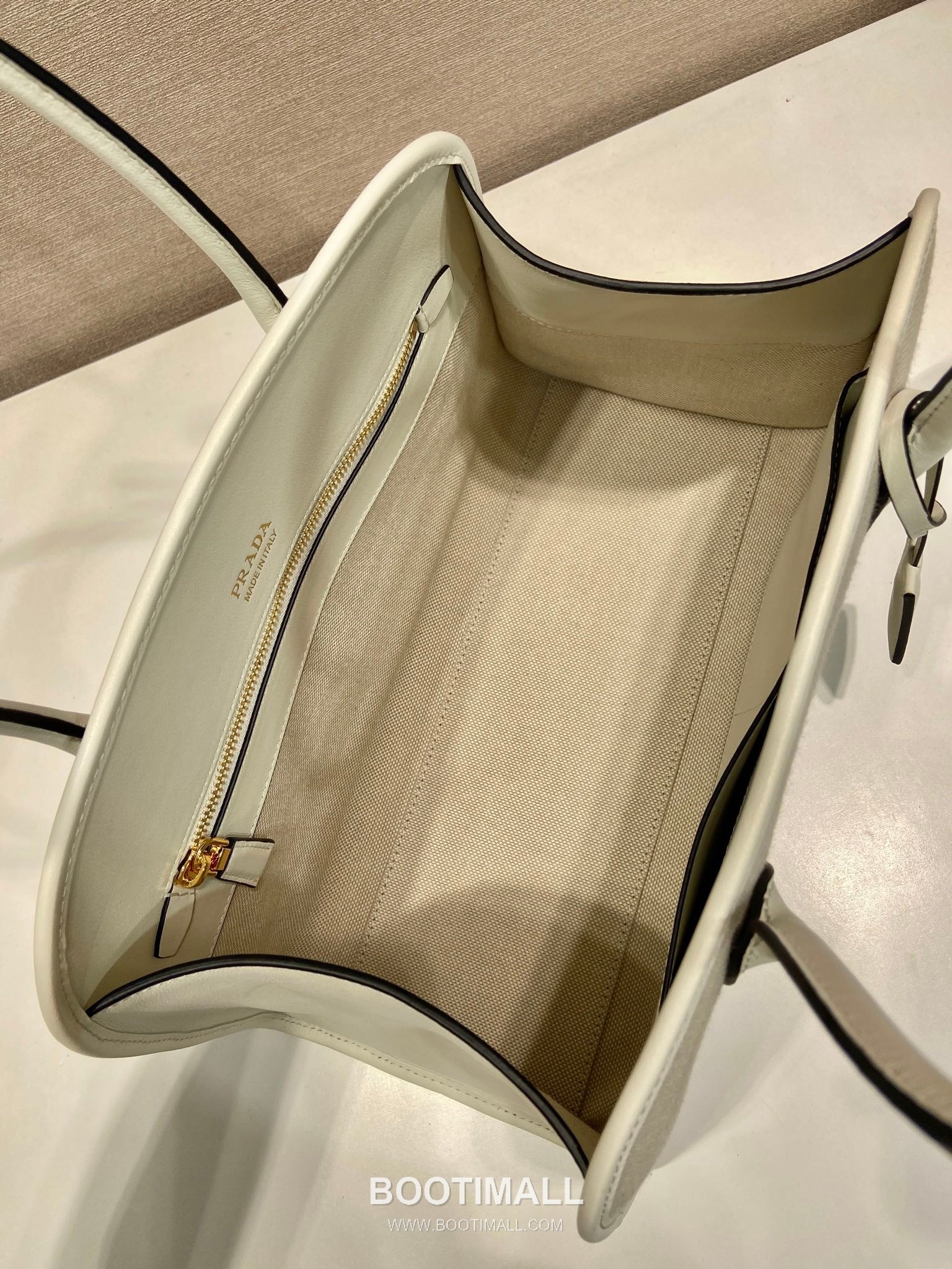 Prada Calfskin Linen Blend Oversize Tote Bag with Minimal Design 프라다 카프스킨 린넨 블렌드 오버사이즈 미니멀 토트백 1BG572 35cm 8