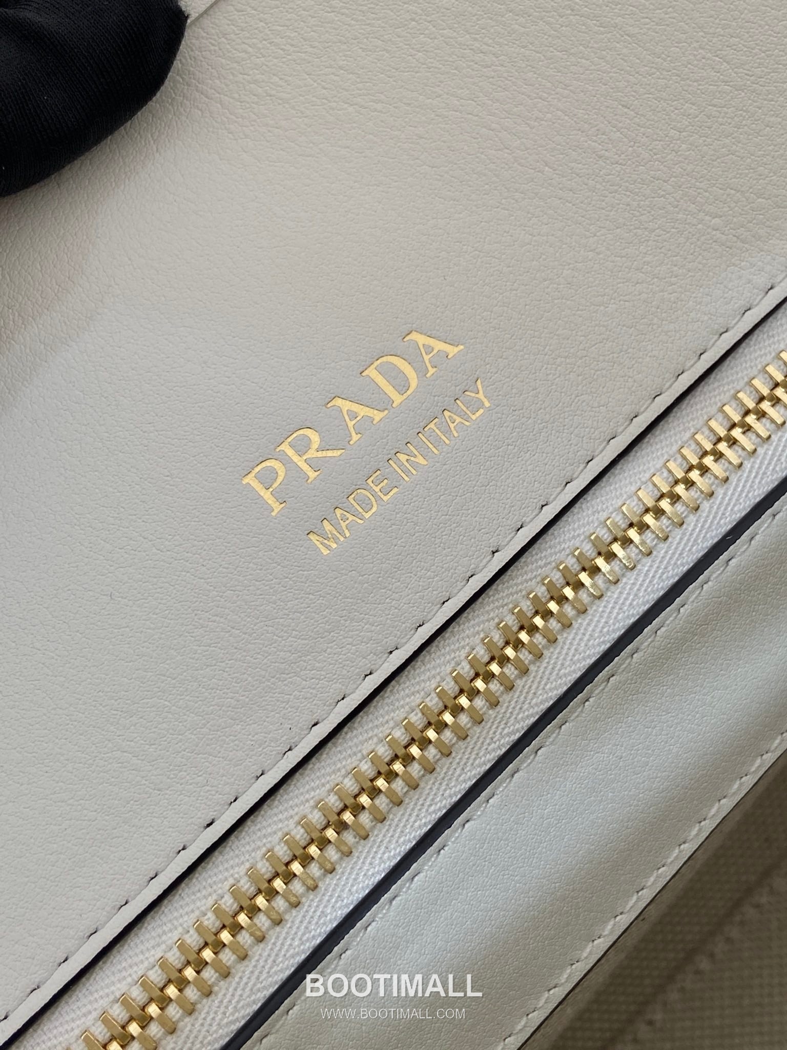 Prada Calfskin Linen Blend Oversize Tote Bag with Minimal Design 프라다 카프스킨 린넨 블렌드 오버사이즈 미니멀 토트백 1BG572 35cm 9