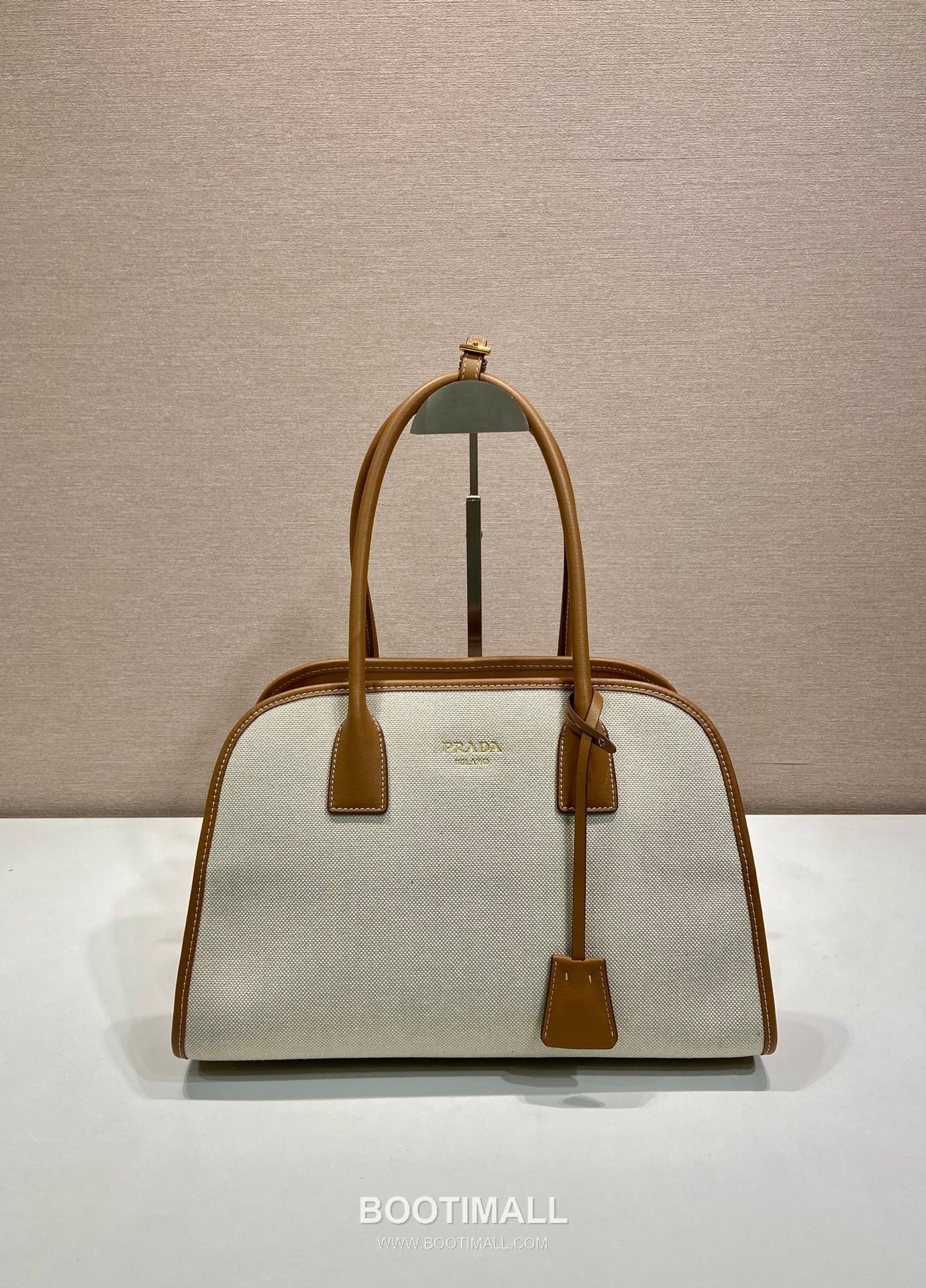 Prada Calfskin Linen Blend Oversize Tote Bag with Minimal Design 프라다 카프스킨 린넨 블렌드 오버사이즈 미니멀 토트백 1BG572 35cm 1