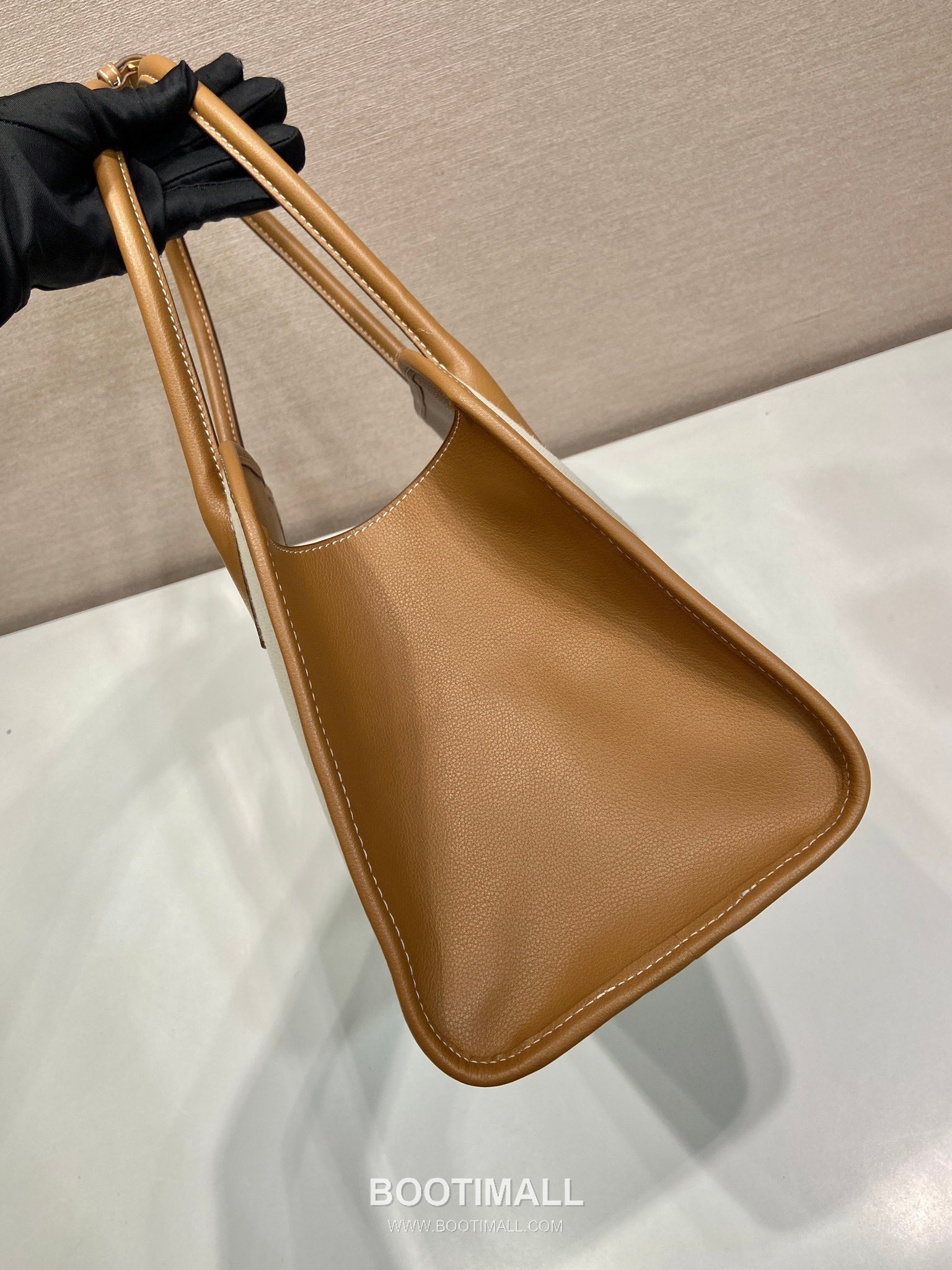 Prada Calfskin Linen Blend Oversize Tote Bag with Minimal Design 프라다 카프스킨 린넨 블렌드 오버사이즈 미니멀 토트백 1BG572 35cm 5