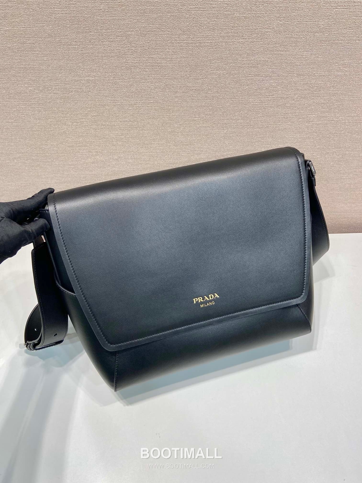 Prada Calfskin Leather Flap Messenger Bag with Adjustable Strap 프라다 카프스킨 레더 플랩 조절 스트랩 메신저백 2VD068 30cm 2