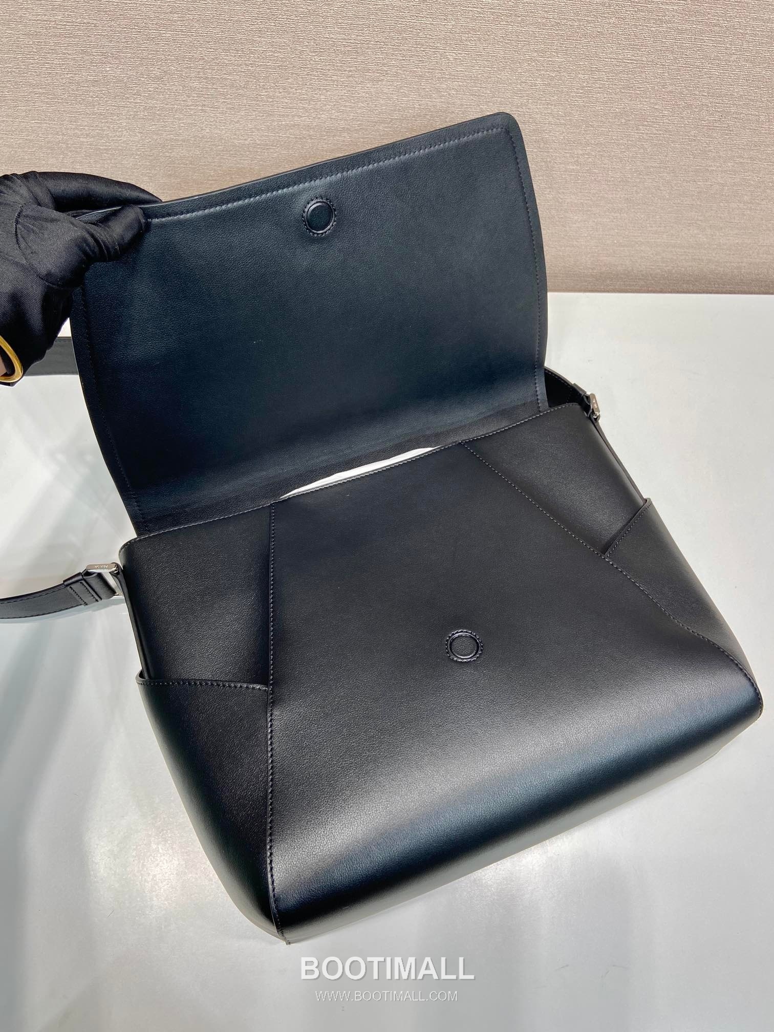 Prada Calfskin Leather Flap Messenger Bag with Adjustable Strap 프라다 카프스킨 레더 플랩 조절 스트랩 메신저백 2VD068 30cm 7