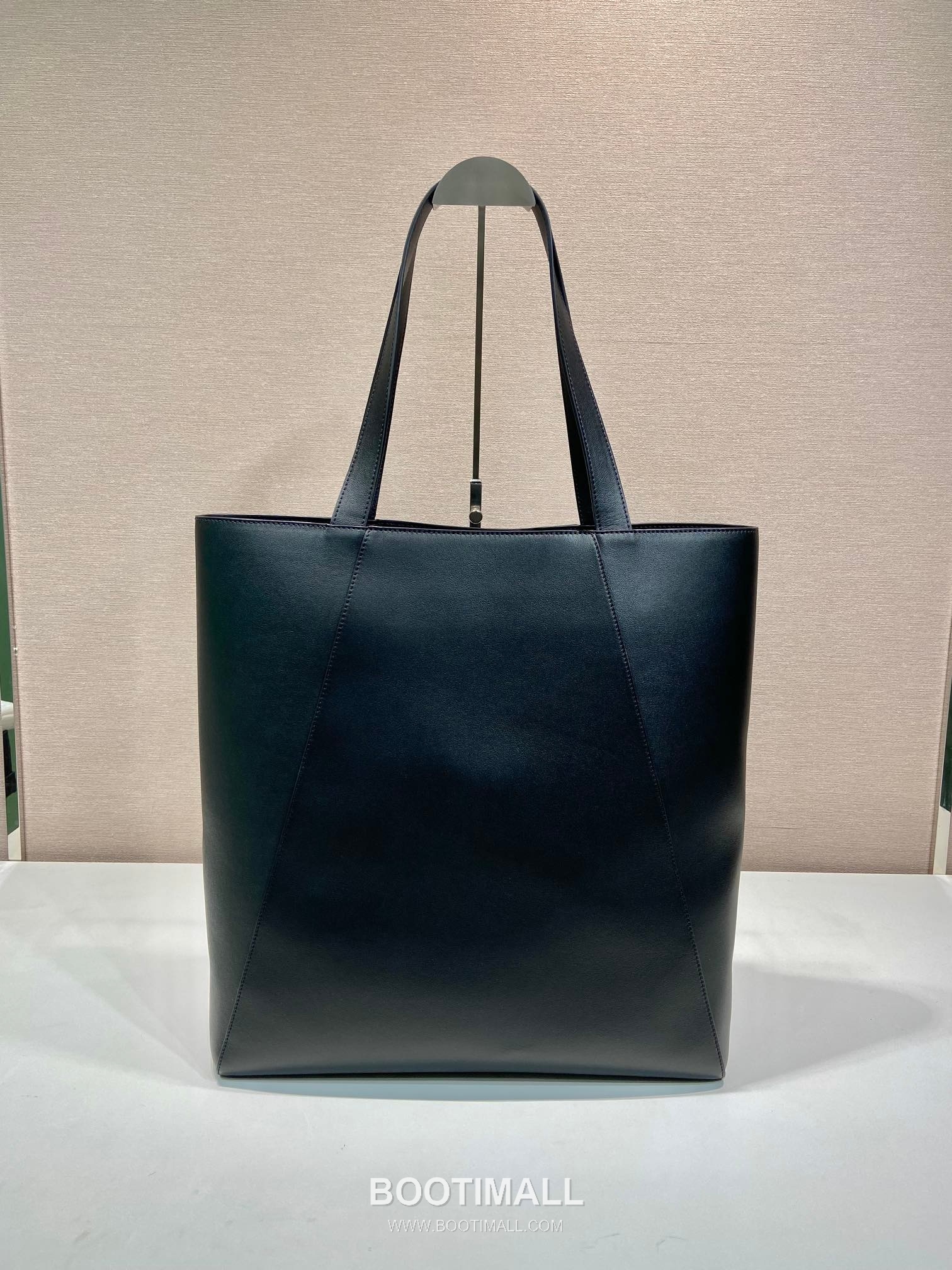 Prada Leather Geometric Tote Bag with Multi Pocket and Logo Detail 프라다 레더 지오메트릭 멀티포켓 로고 토트백 2VG122 38cm 5