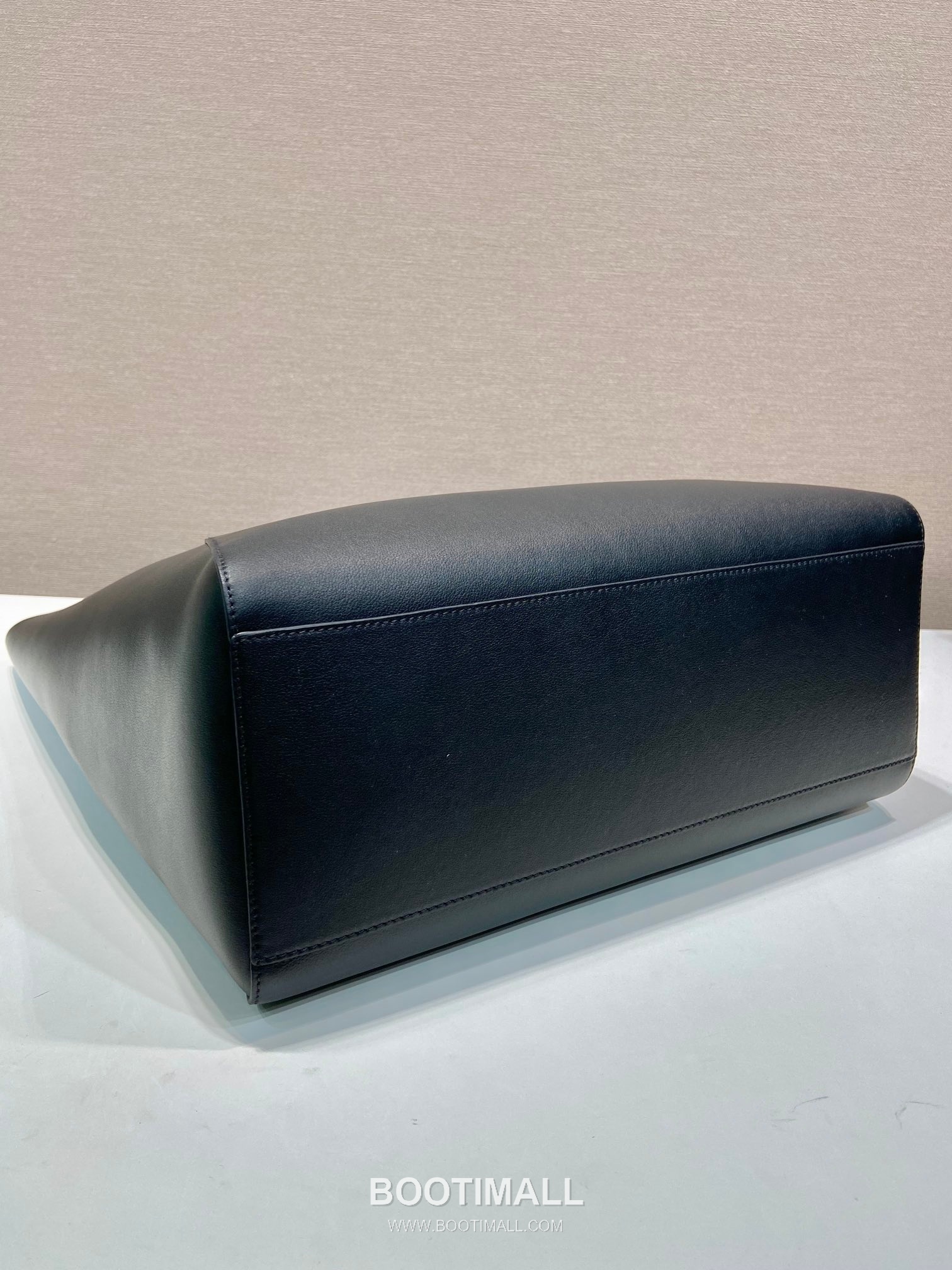 Prada Leather Geometric Tote Bag with Multi Pocket and Logo Detail 프라다 레더 지오메트릭 멀티포켓 로고 토트백 2VG122 38cm 7