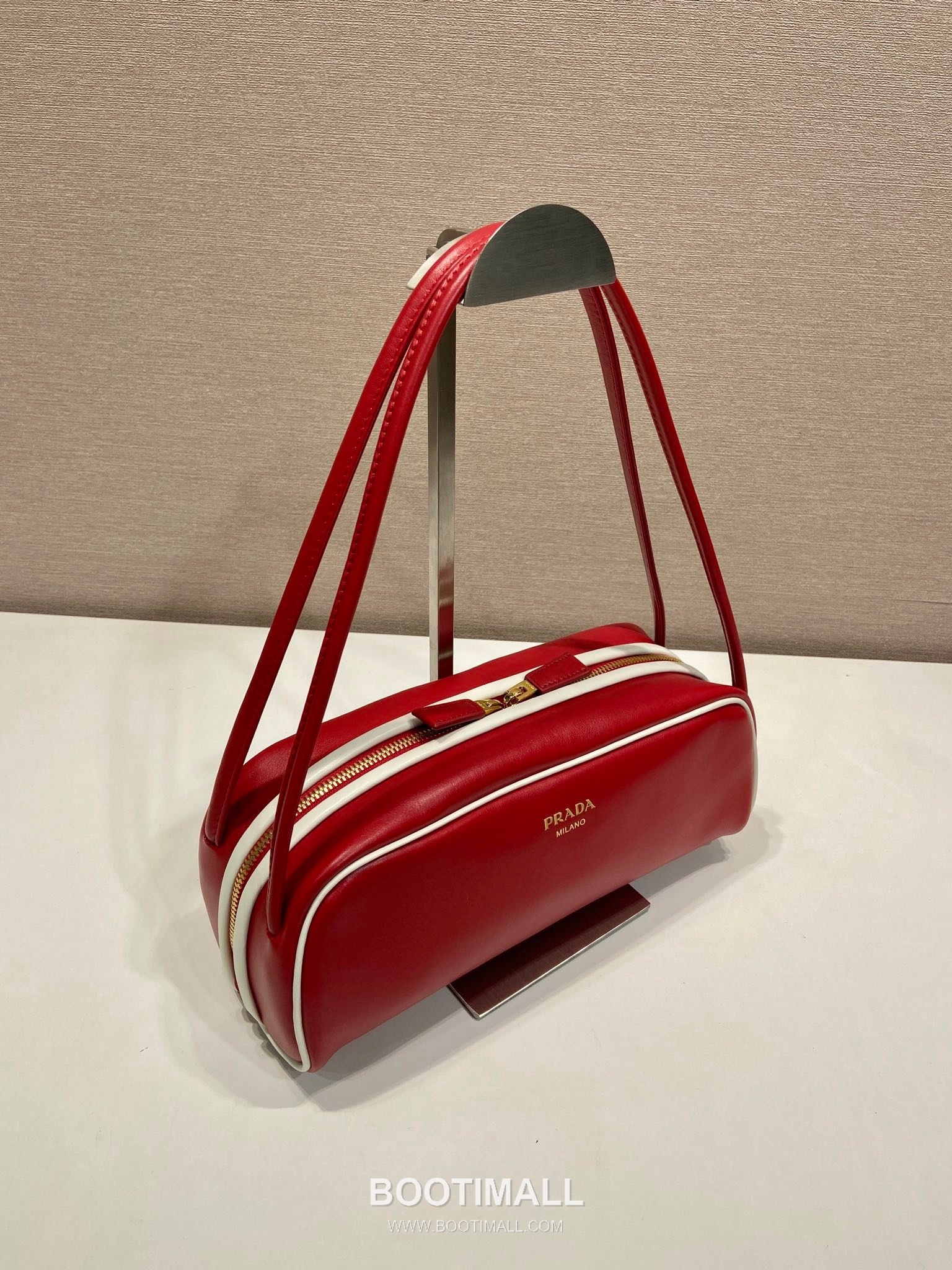 Prada Calfskin Leather Bowling Bag with Contrast Trim and Logo Detail 프라다 카프스킨 레더 콘트라스트 트림 로고 디테일 볼링백 1BC249 28cm 3