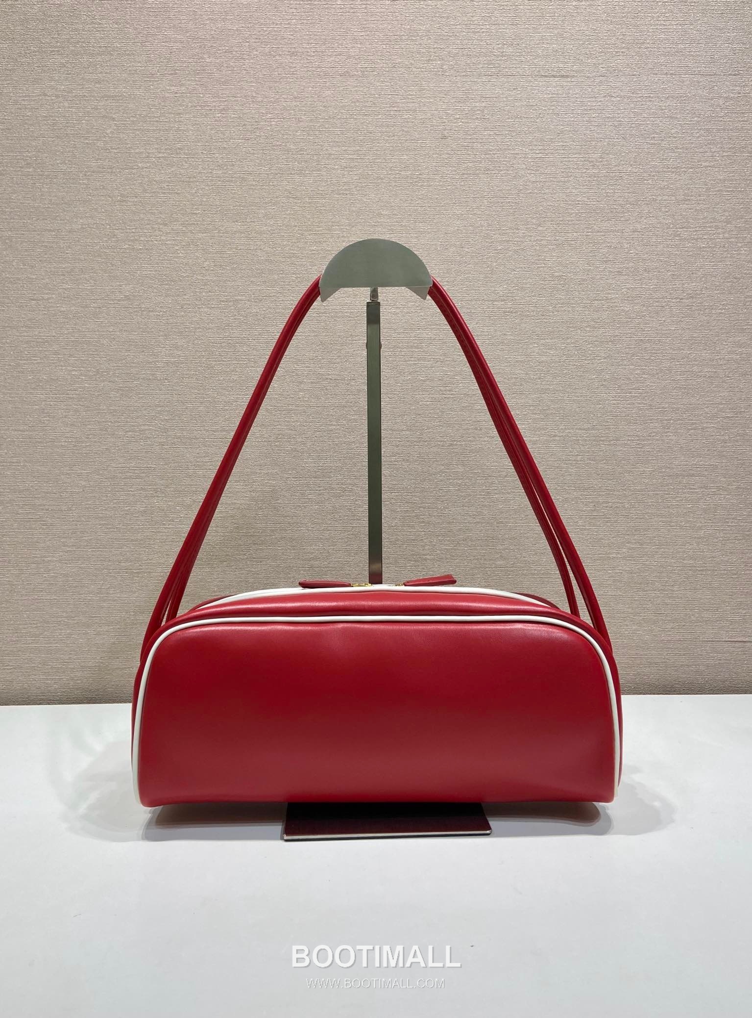 Prada Calfskin Leather Bowling Bag with Contrast Trim and Logo Detail 프라다 카프스킨 레더 콘트라스트 트림 로고 디테일 볼링백 1BC249 28cm 4