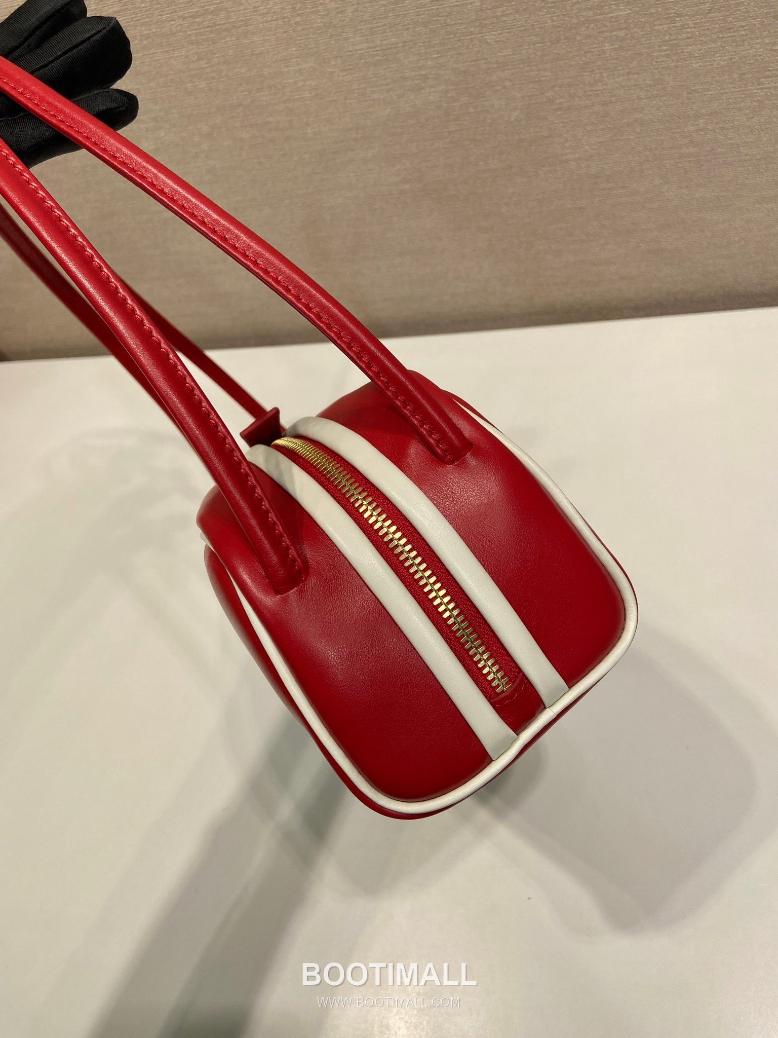 Prada Calfskin Leather Bowling Bag with Contrast Trim and Logo Detail 프라다 카프스킨 레더 콘트라스트 트림 로고 디테일 볼링백 1BC249 28cm 5