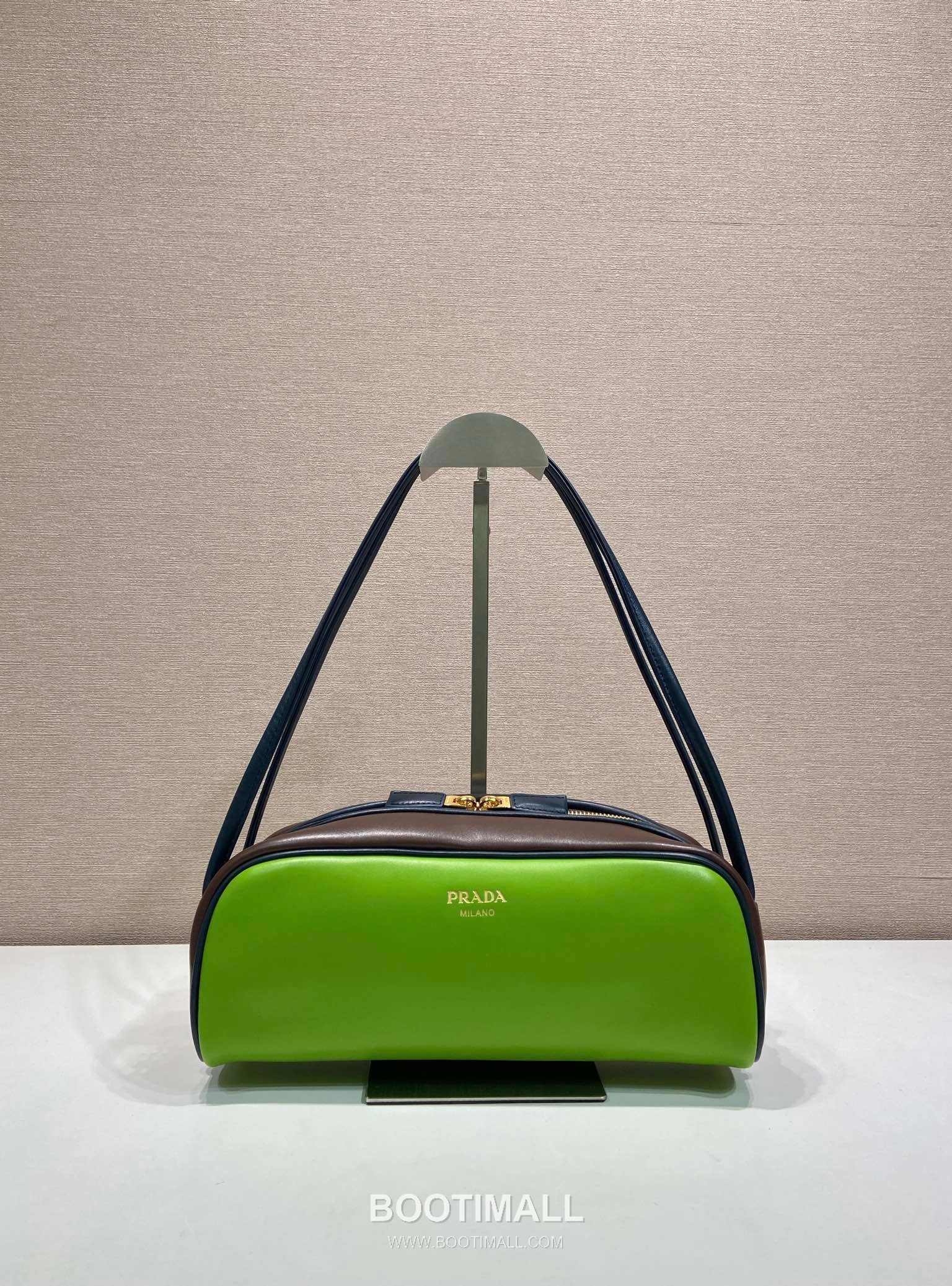 Prada Calfskin Leather Bowling Bag with Contrast Trim and Logo Detail 프라다 카프스킨 레더 콘트라스트 트림 로고 디테일 볼링백 1BC249 28cm 1