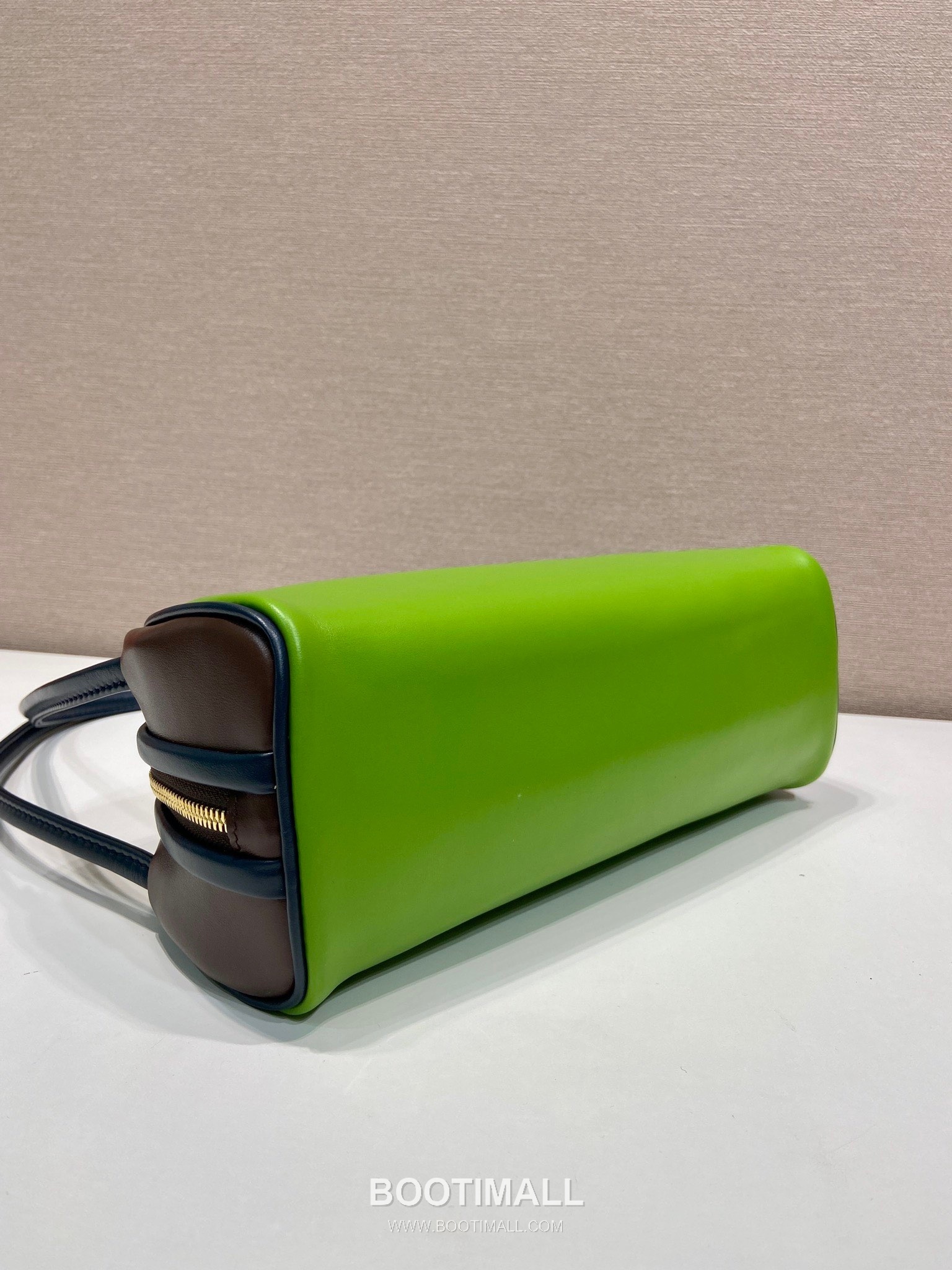 Prada Calfskin Leather Bowling Bag with Contrast Trim and Logo Detail 프라다 카프스킨 레더 콘트라스트 트림 로고 디테일 볼링백 1BC249 28cm 6