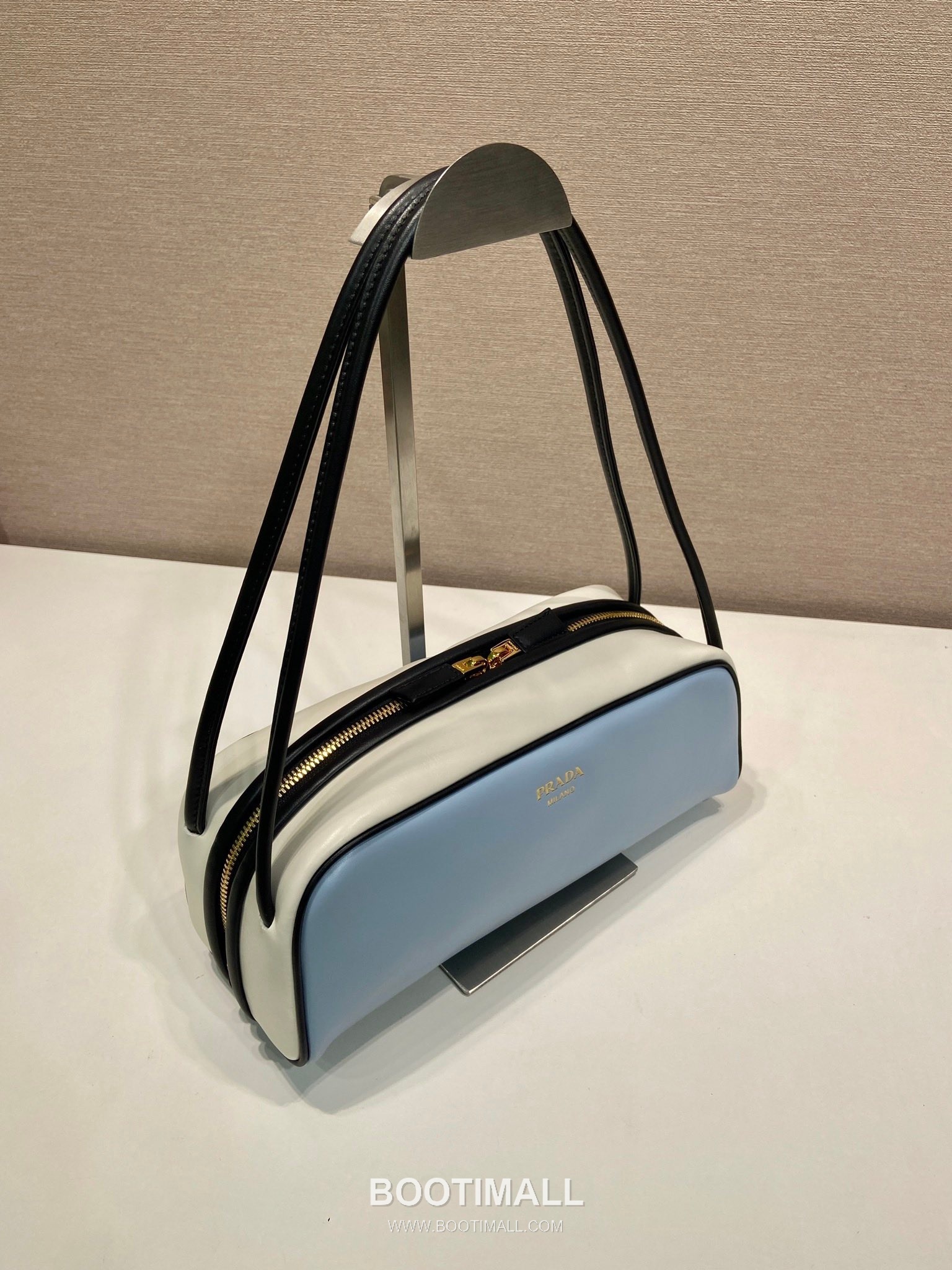 Prada Calfskin Leather Bowling Bag with Contrast Trim and Logo Detail 프라다 카프스킨 레더 콘트라스트 트림 로고 디테일 볼링백 1BC249 28cm 3