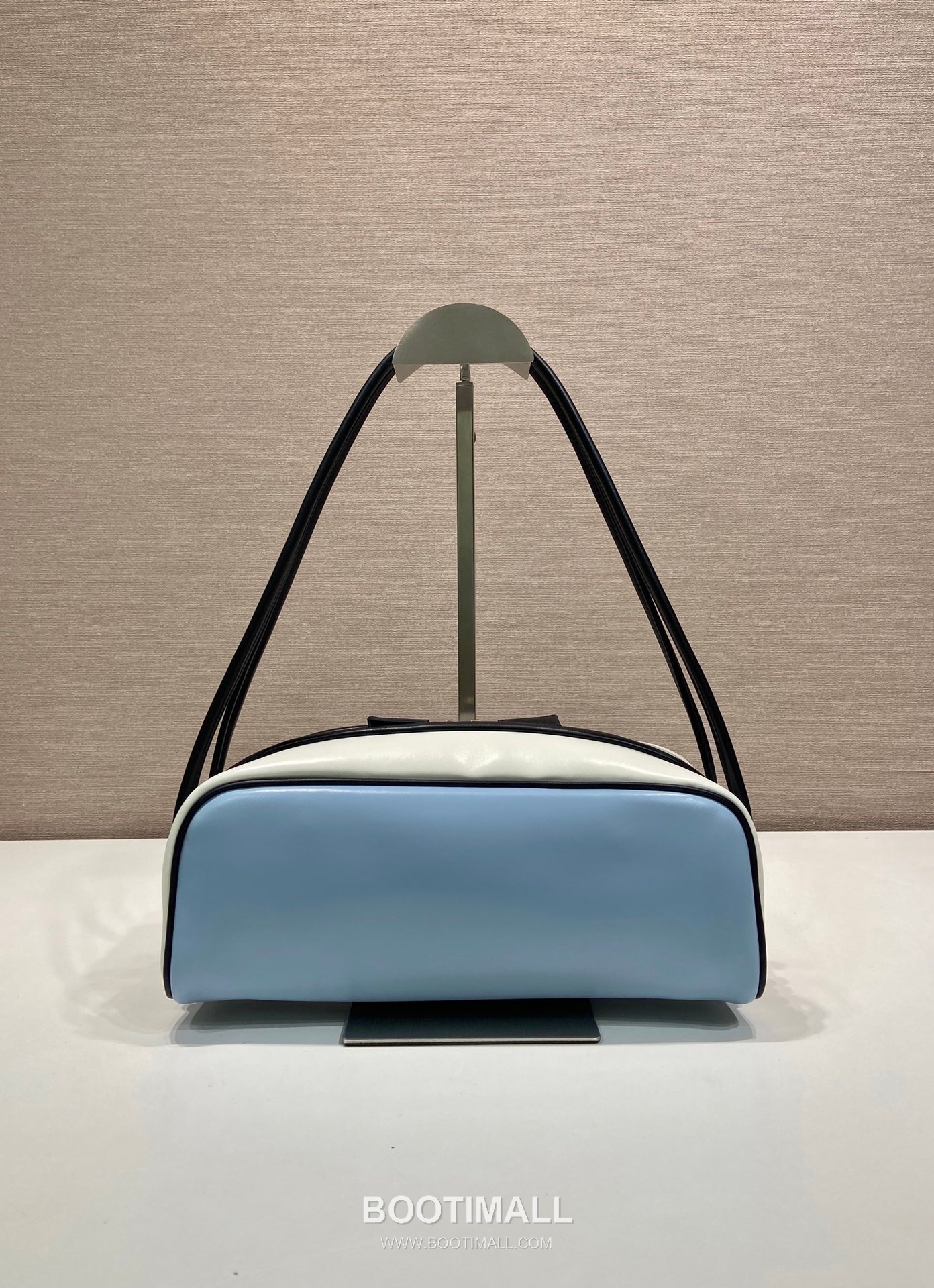 Prada Calfskin Leather Bowling Bag with Contrast Trim and Logo Detail 프라다 카프스킨 레더 콘트라스트 트림 로고 디테일 볼링백 1BC249 28cm 4