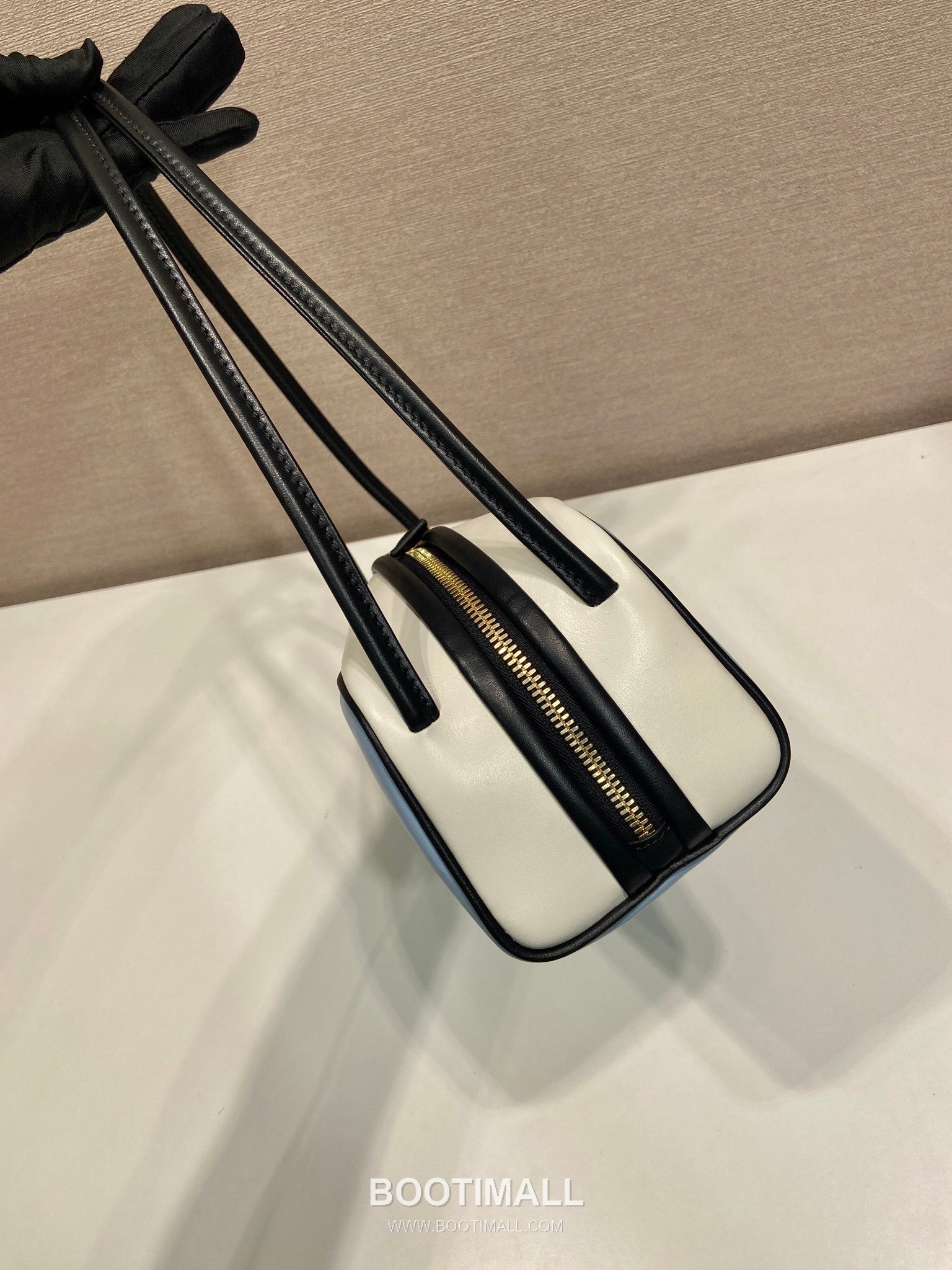 Prada Calfskin Leather Bowling Bag with Contrast Trim and Logo Detail 프라다 카프스킨 레더 콘트라스트 트림 로고 디테일 볼링백 1BC249 28cm 5