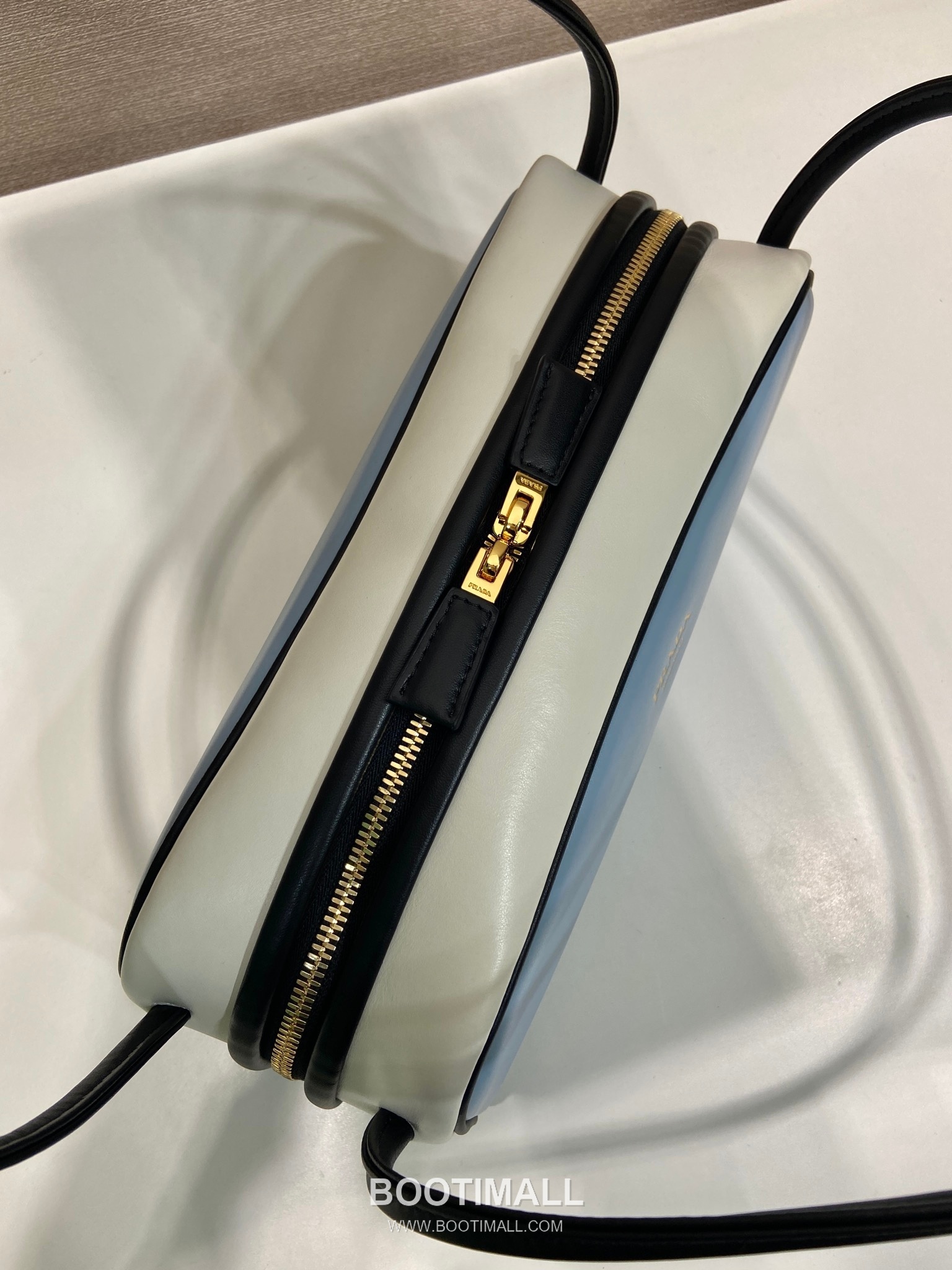 Prada Calfskin Leather Bowling Bag with Contrast Trim and Logo Detail 프라다 카프스킨 레더 콘트라스트 트림 로고 디테일 볼링백 1BC249 28cm 7