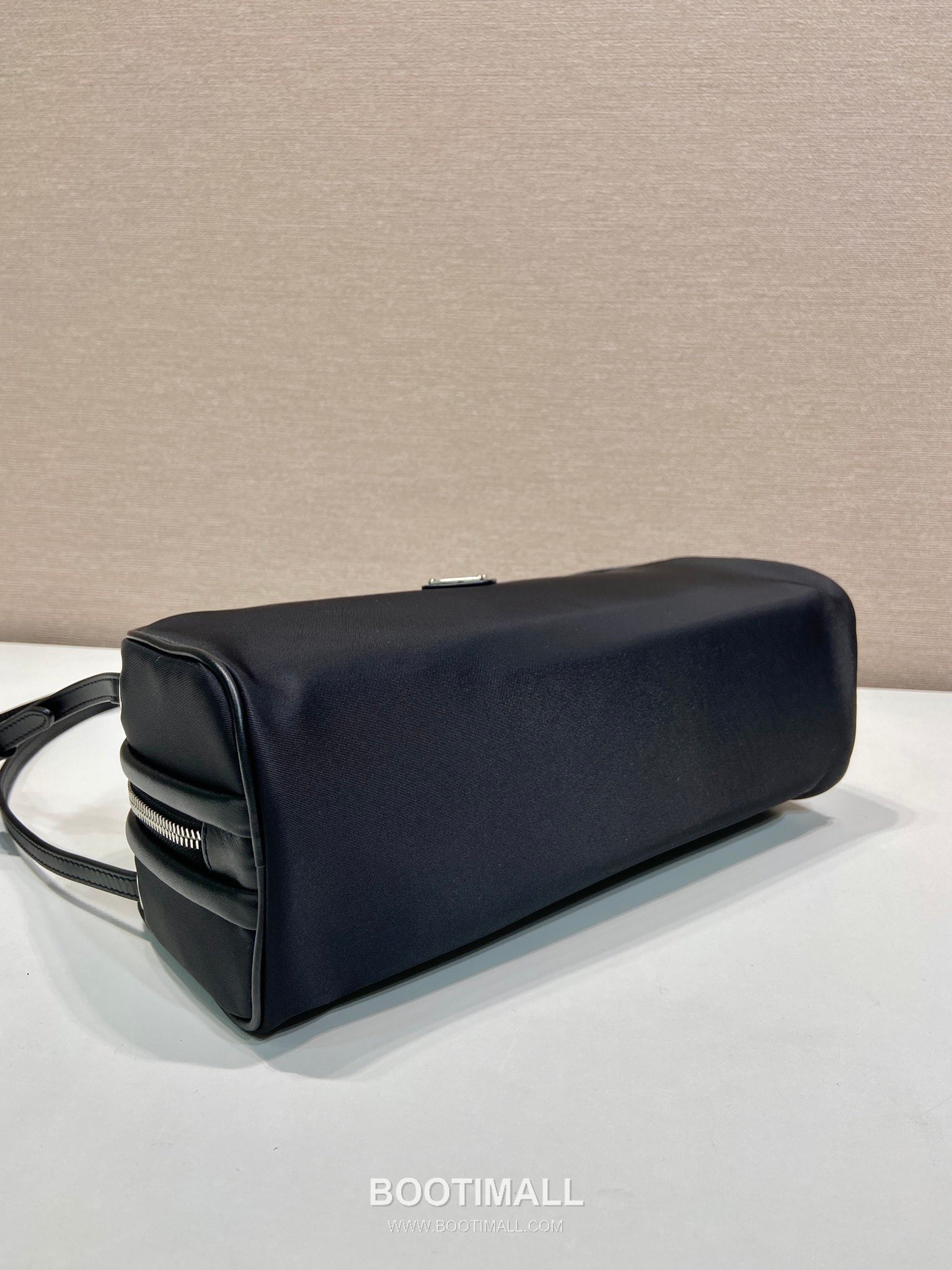 Prada Calfskin Leather Bowling Bag with Contrast Trim and Logo Detail 프라다 카프스킨 레더 콘트라스트 트림 로고 디테일 볼링백 1BC249 28cm 5