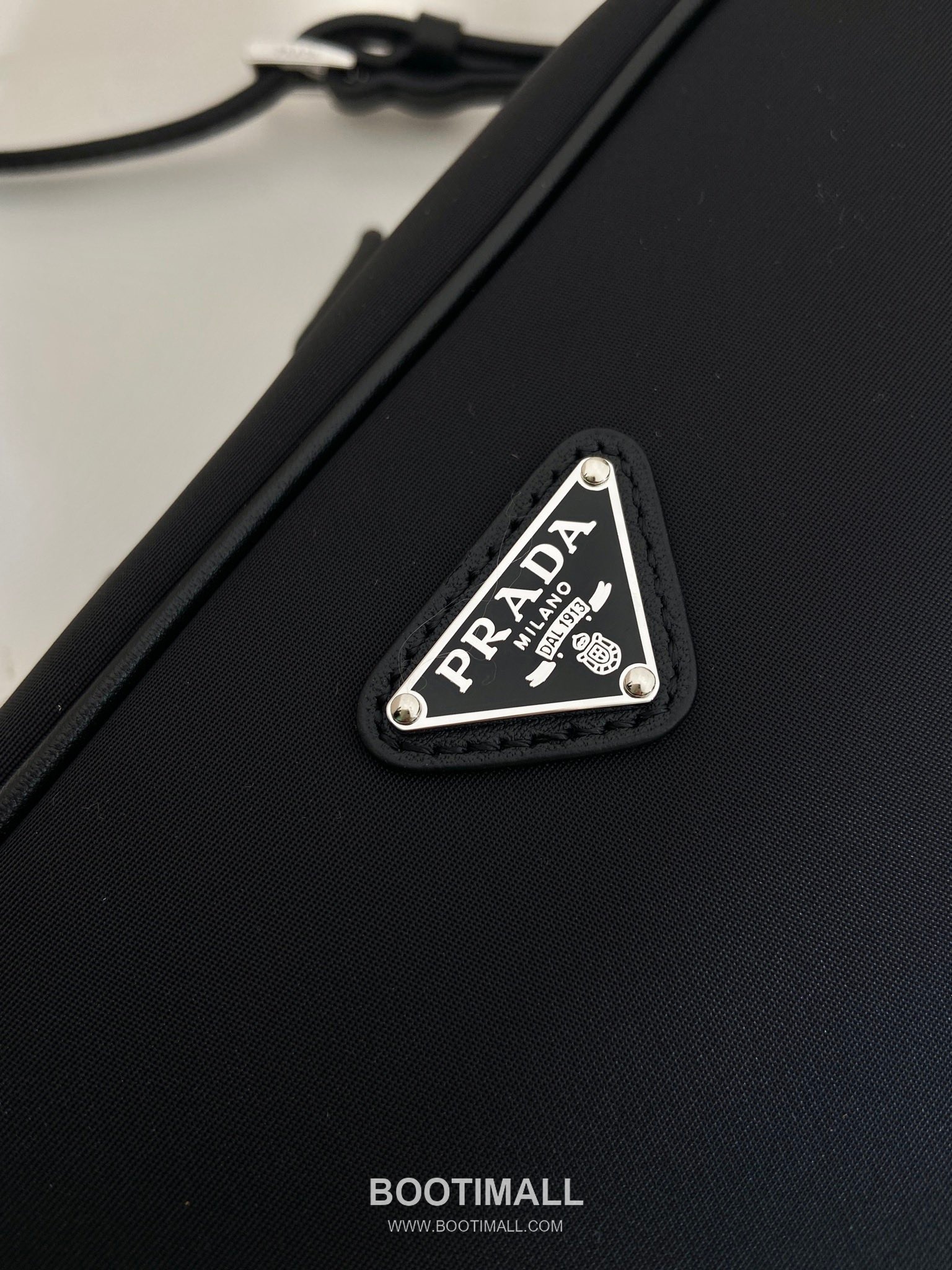 Prada Calfskin Leather Bowling Bag with Contrast Trim and Logo Detail 프라다 카프스킨 레더 콘트라스트 트림 로고 디테일 볼링백 1BC249 28cm 6