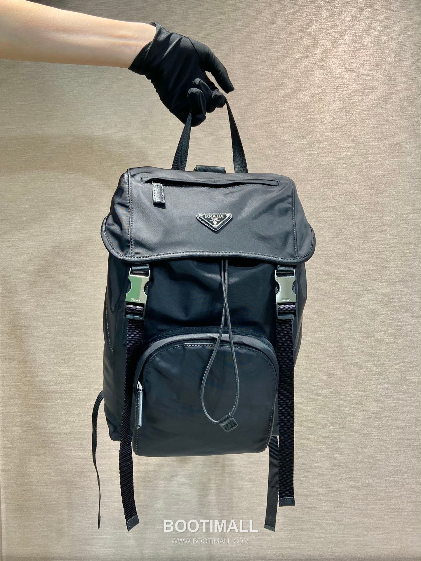 Prada Nylon Backpack with Saffiano Leather Trim and Multi Pocket Detail 프라다 나일론 사피아노 트림 멀티포켓 백팩 1BZ039 25cm 1