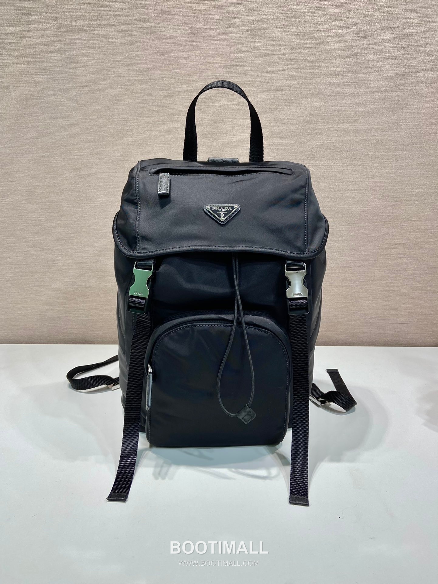 Prada Nylon Backpack with Saffiano Leather Trim and Multi Pocket Detail 프라다 나일론 사피아노 트림 멀티포켓 백팩 1BZ039 25cm 2