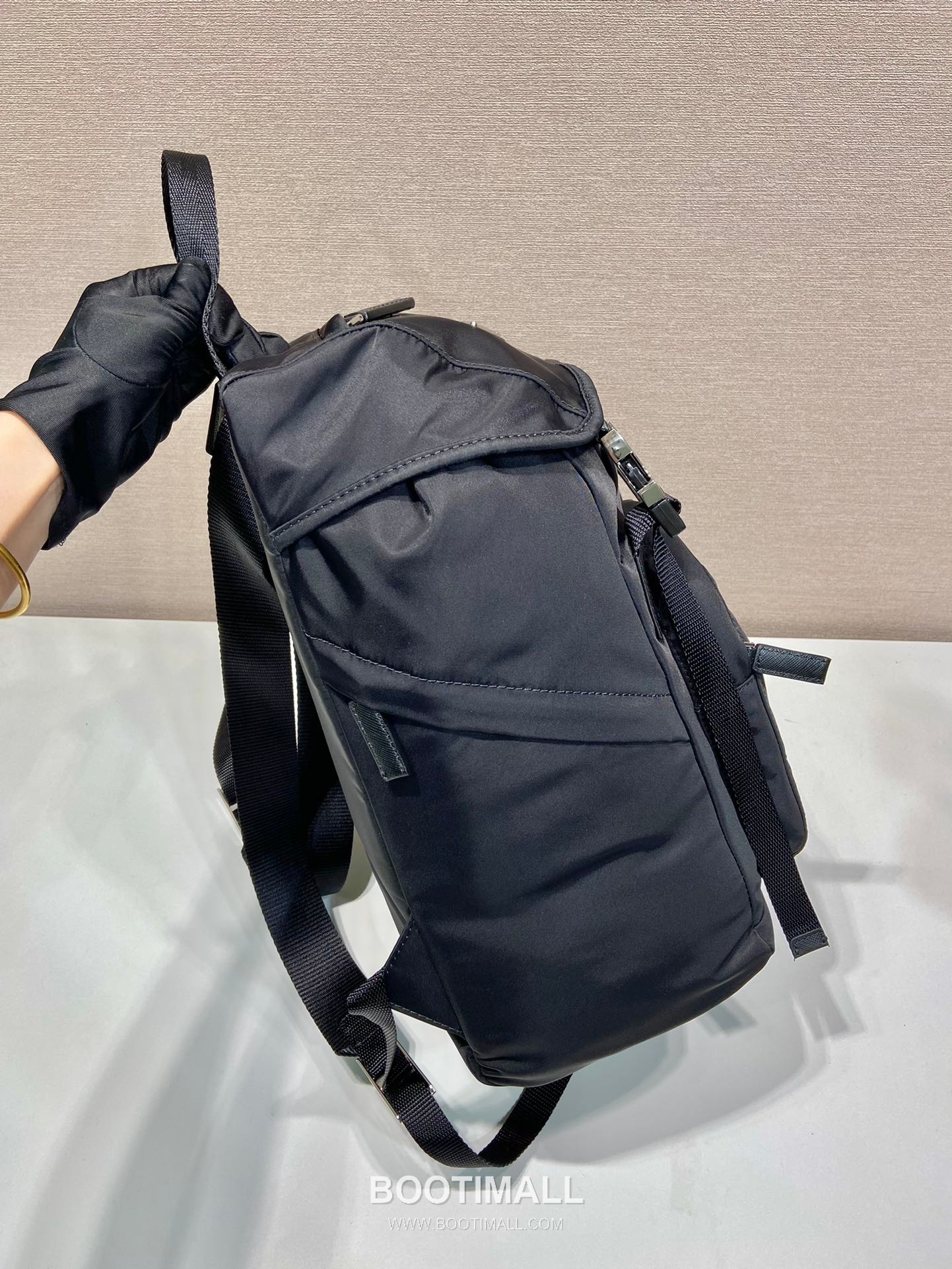 Prada Nylon Backpack with Saffiano Leather Trim and Multi Pocket Detail 프라다 나일론 사피아노 트림 멀티포켓 백팩 1BZ039 25cm 4