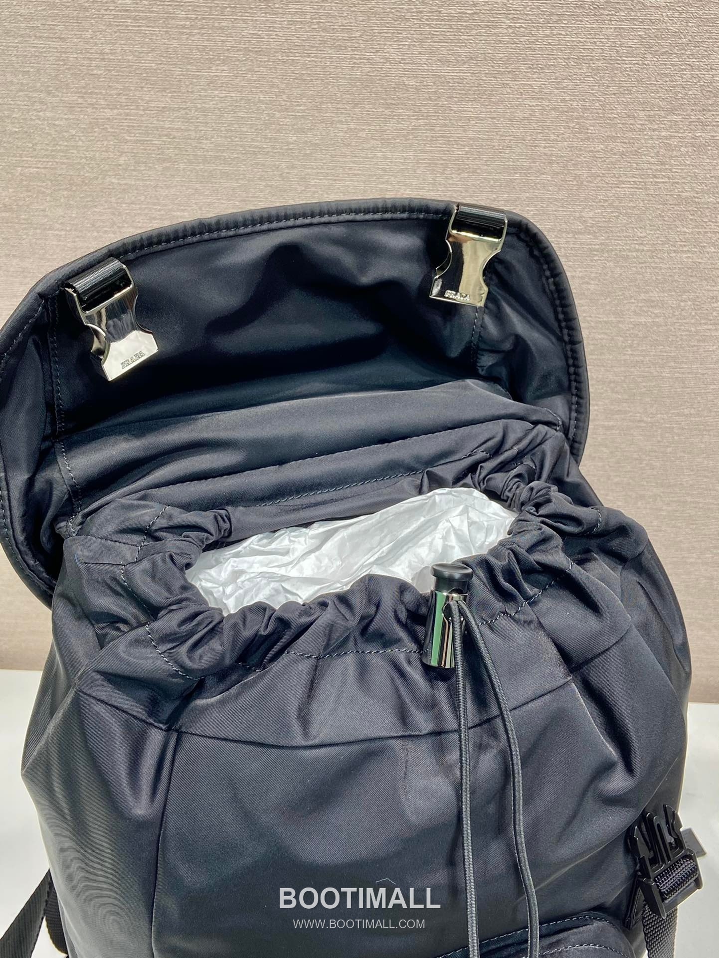 Prada Nylon Backpack with Saffiano Leather Trim and Multi Pocket Detail 프라다 나일론 사피아노 트림 멀티포켓 백팩 1BZ039 25cm 7