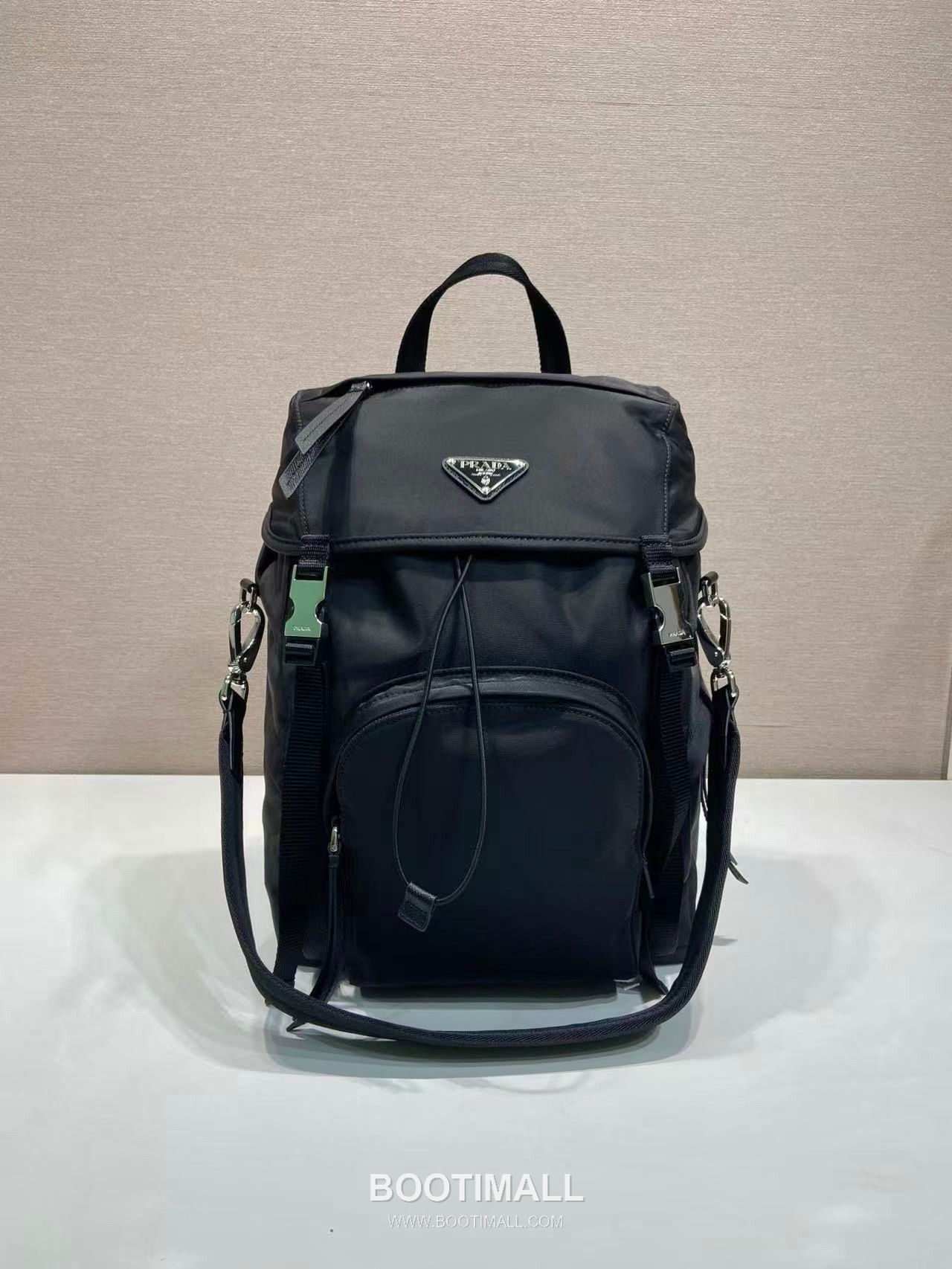 Prada Nylon Backpack with Saffiano Leather Trim and Multi Pocket Detail 프라다 나일론 사피아노 트림 멀티포켓 백팩 1BZ039 25cm 1