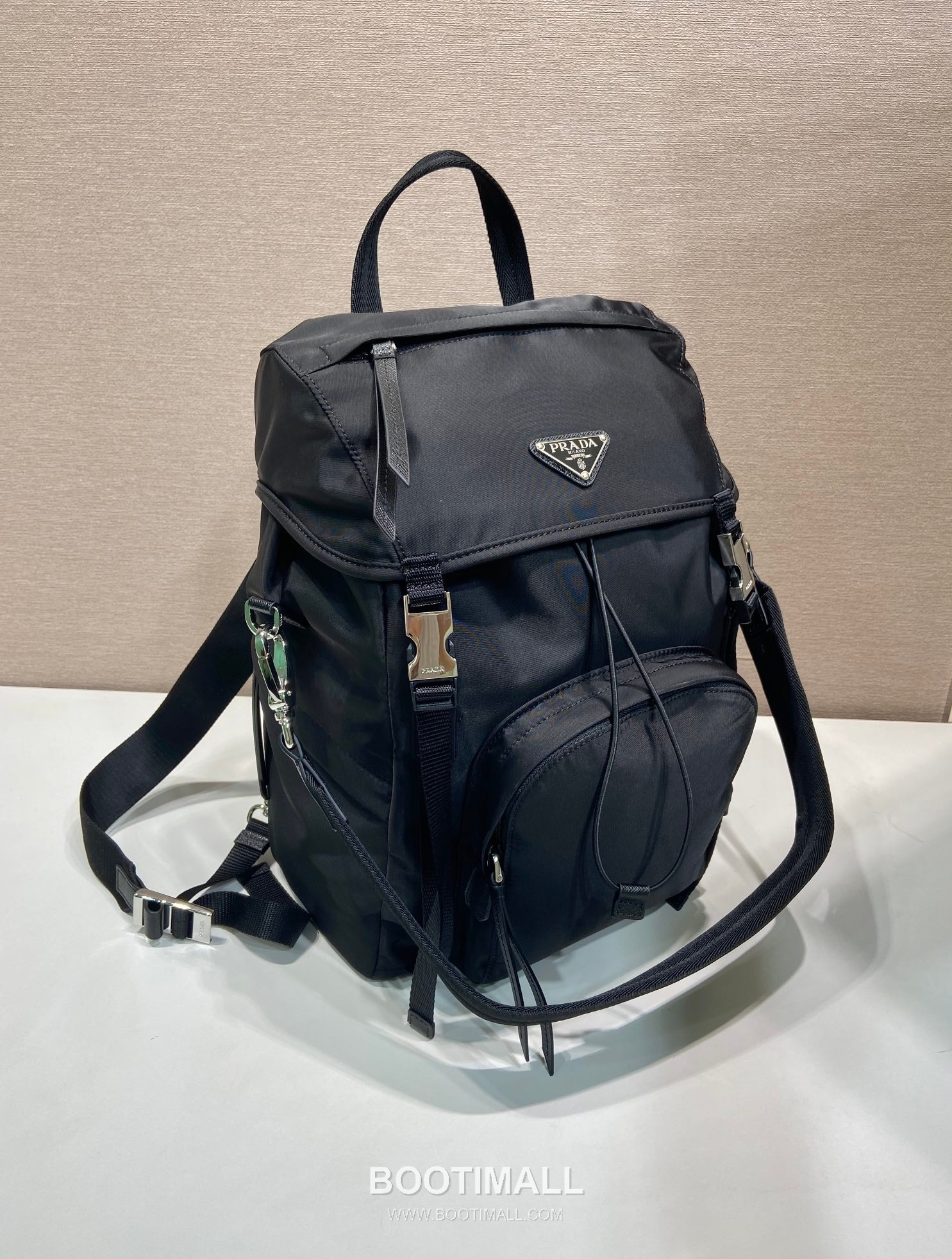 Prada Nylon Backpack with Saffiano Leather Trim and Multi Pocket Detail 프라다 나일론 사피아노 트림 멀티포켓 백팩 1BZ039 25cm 2