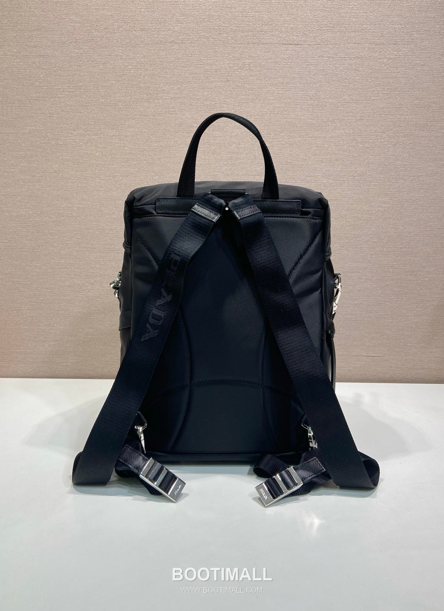 Prada Nylon Backpack with Saffiano Leather Trim and Multi Pocket Detail 프라다 나일론 사피아노 트림 멀티포켓 백팩 1BZ039 25cm 4