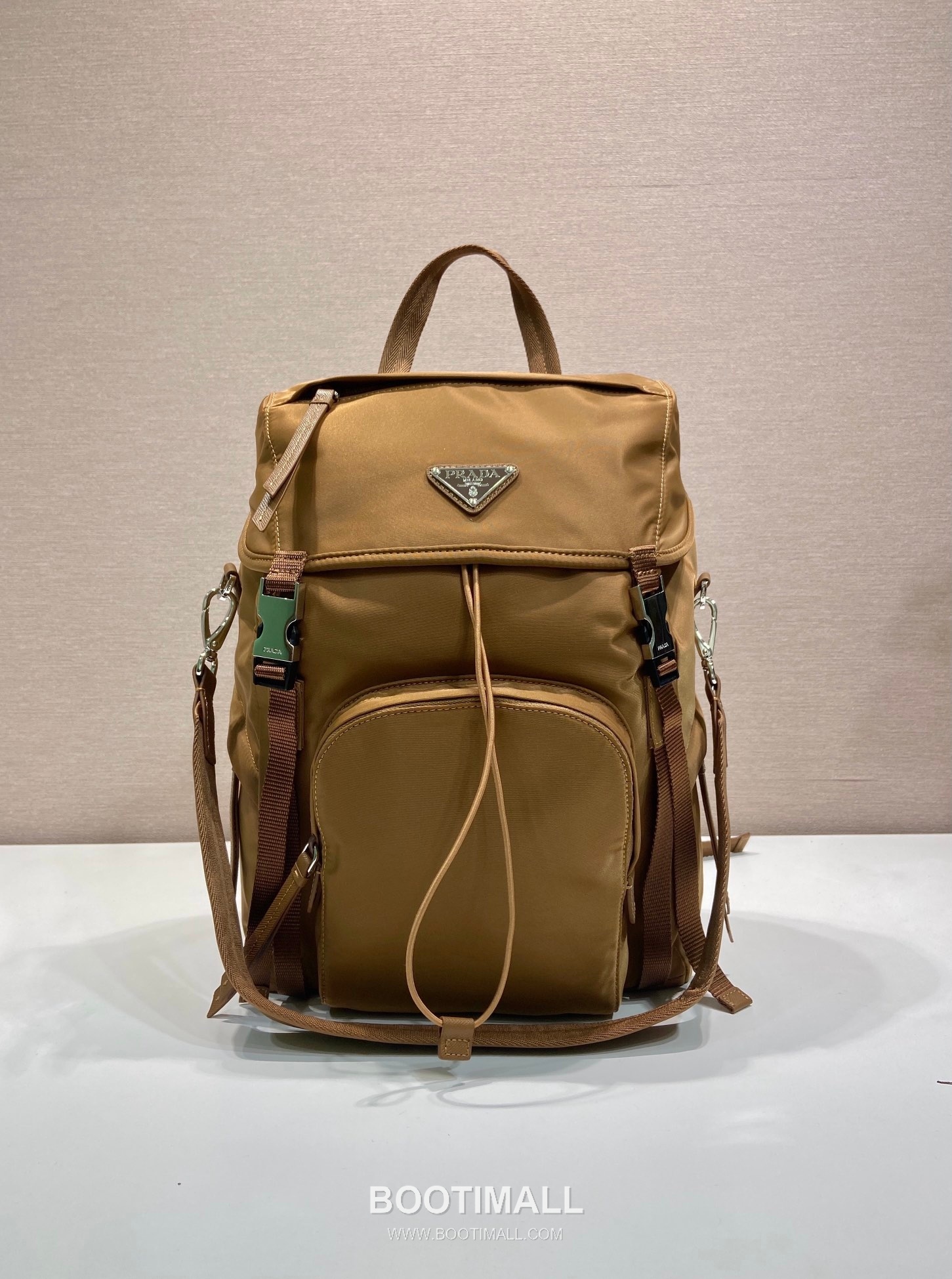 Prada Nylon Backpack with Saffiano Leather Trim and Multi Pocket Detail 프라다 나일론 사피아노 트림 멀티포켓 백팩 1BZ039 25cm 1