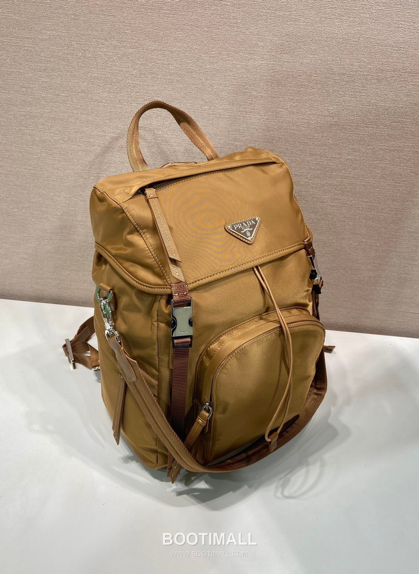 Prada Nylon Backpack with Saffiano Leather Trim and Multi Pocket Detail 프라다 나일론 사피아노 트림 멀티포켓 백팩 1BZ039 25cm 2